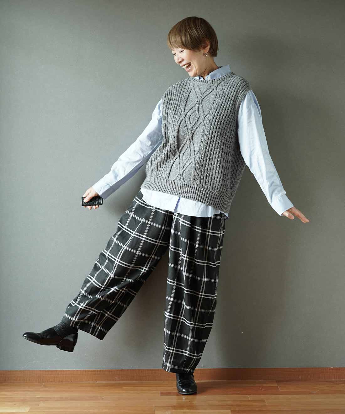 THREE FIFTY STANDARD|THREE FIFTY STANDARD　金子敦子さんと作った 日本製のリサイクル素材をつかったニットベスト〈杢グレー〉|身長：160cm 着用サイズ：M