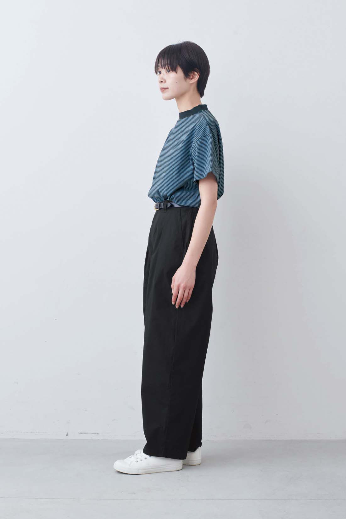 THREE FIFTY STANDARD|ラフなシルエットのテーパードパンツ〈ブラック〉のコーディネート