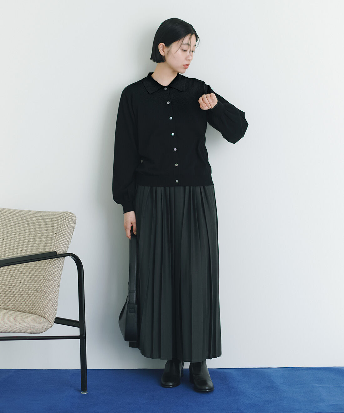 THREE FIFTY STANDARD|カットソーのプリーツスカート〈チャコールグレー〉のコーディネート