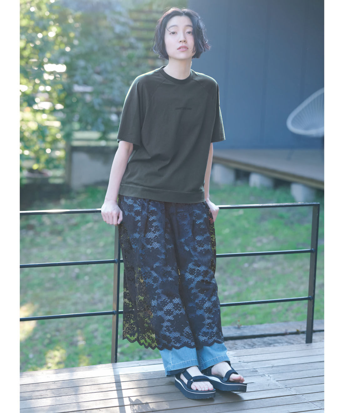 THREE FIFTY STANDARD|綿100％ ピグメント加工 ロゴプリントＴシャツとペチコート付き レース ギャザースカート 〈ブラック〉のコーディネート