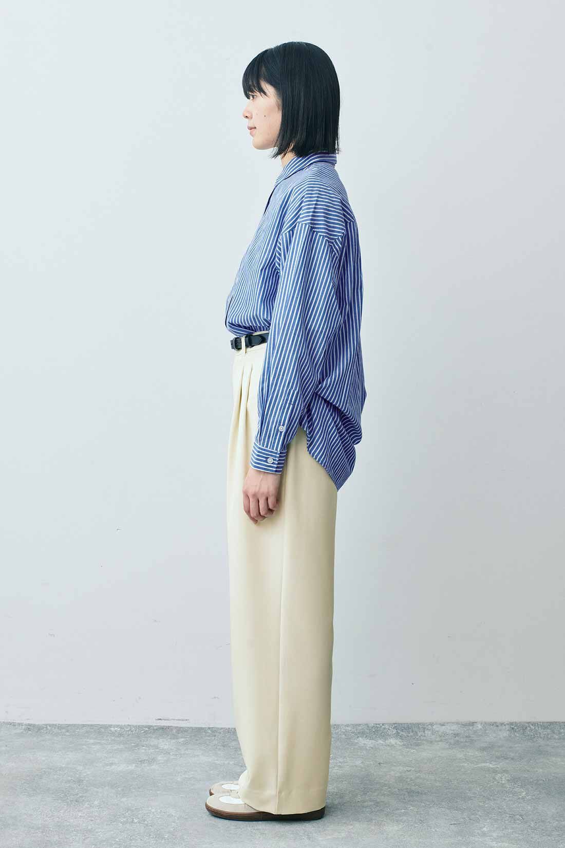 THREE FIFTY STANDARD|落ち感がきれいなタックパンツＩＶ　ＴＦＳのコーディネート|モデル身長：163cm 着用サイズ：M