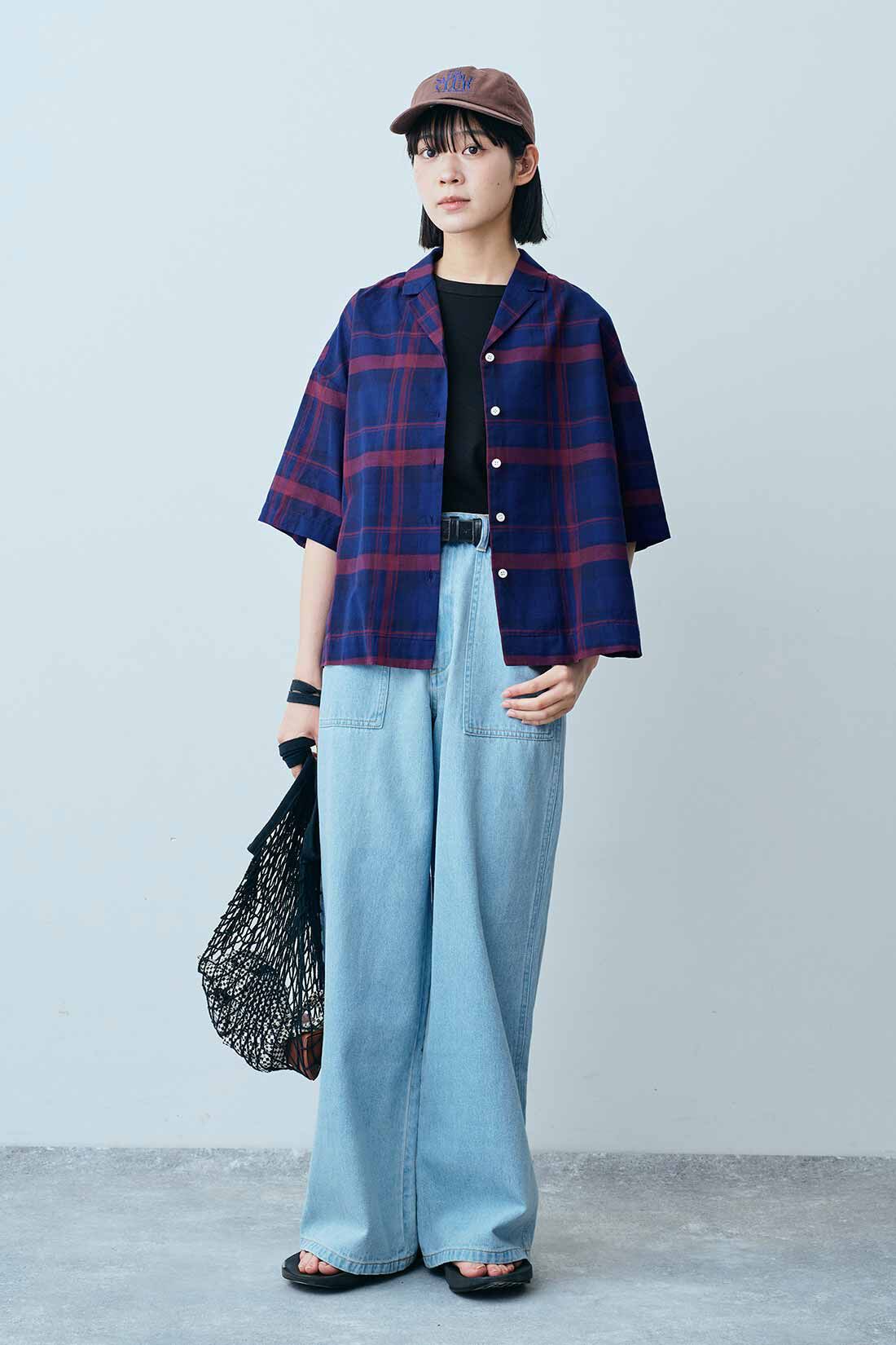 THREE FIFTY STANDARD|サーマル生地 タンクトップと麻混 ペインターデニムパンツのコーディネート|モデル身長：163cm 着用サイズ：M