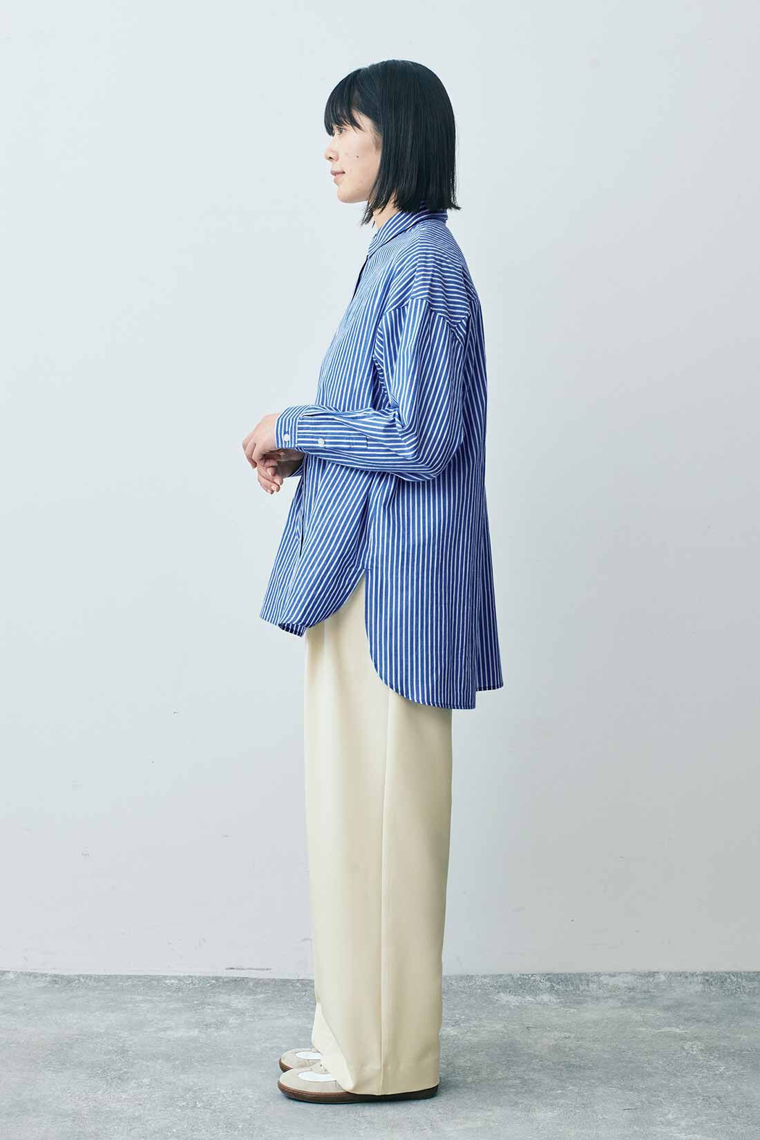 THREE FIFTY STANDARD|THREE FIFTY STANDARD BIGシルエットのストライプシャツ〈ブルー〉|モデル身長：163cm 着用サイズ：M