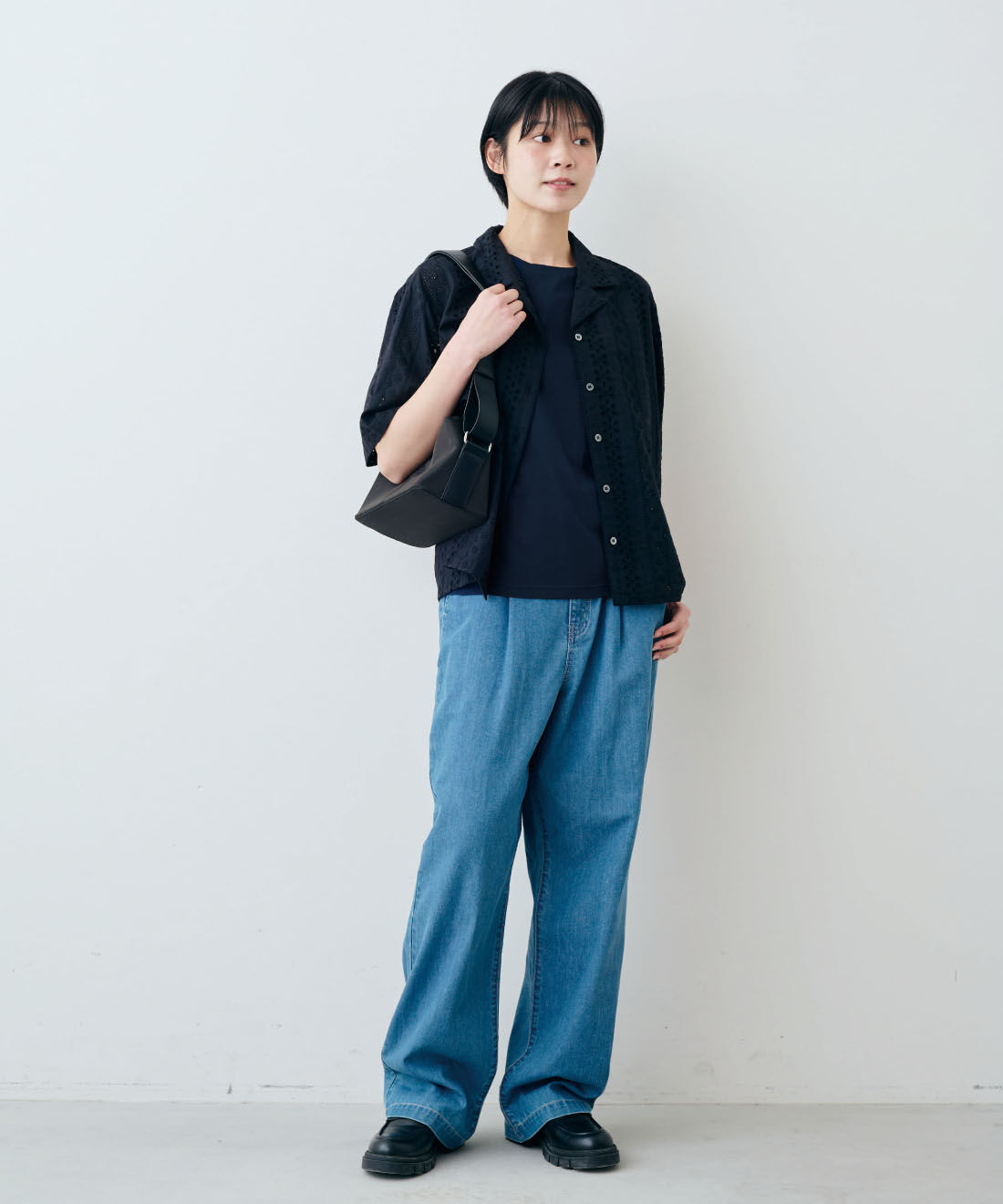 THREE FIFTY STANDARD［スリーフィフティースタンダード］|THREE FIFTY STANDARD　コットンレースの開衿シャツ〈ブラック〉|モデル身長：163cm　着用サイズ：M
