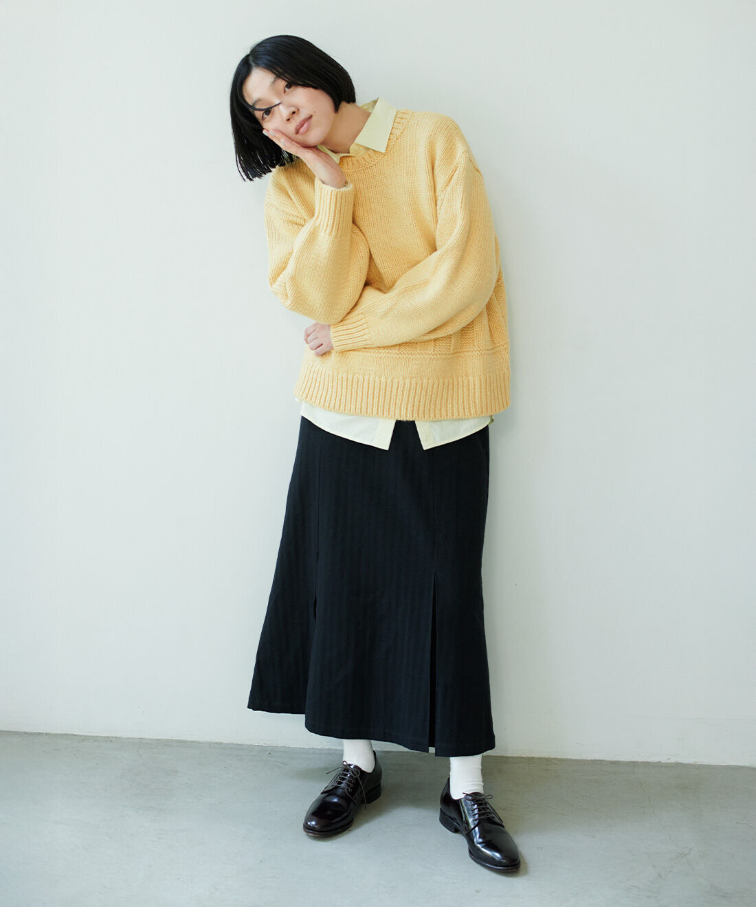 THREE FIFTY STANDARD［スリーフィフティースタンダード］|小谷実由さんと作ったローゲージニット〈クリーム〉のコーディネート