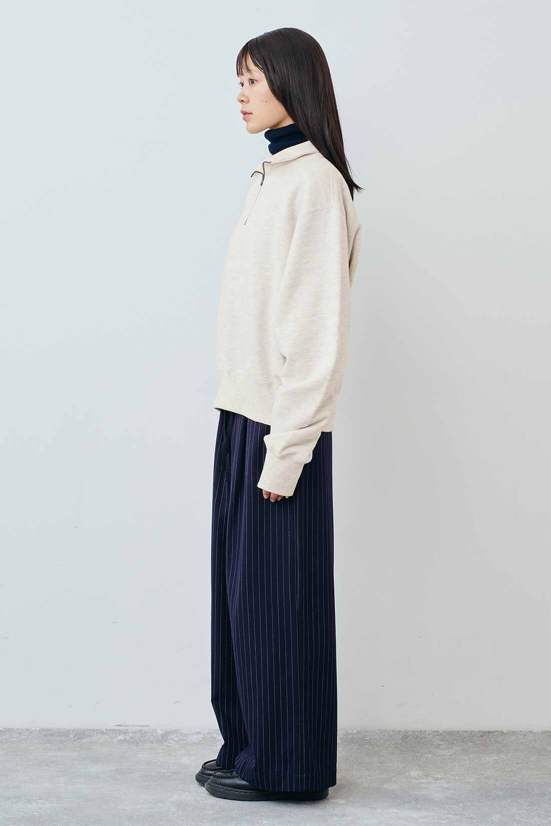 THREE FIFTY STANDARD|小谷実由さんコラボ ハーフジップスウェット〈オートミール〉とコットン100％のリブタートルのコーディネート