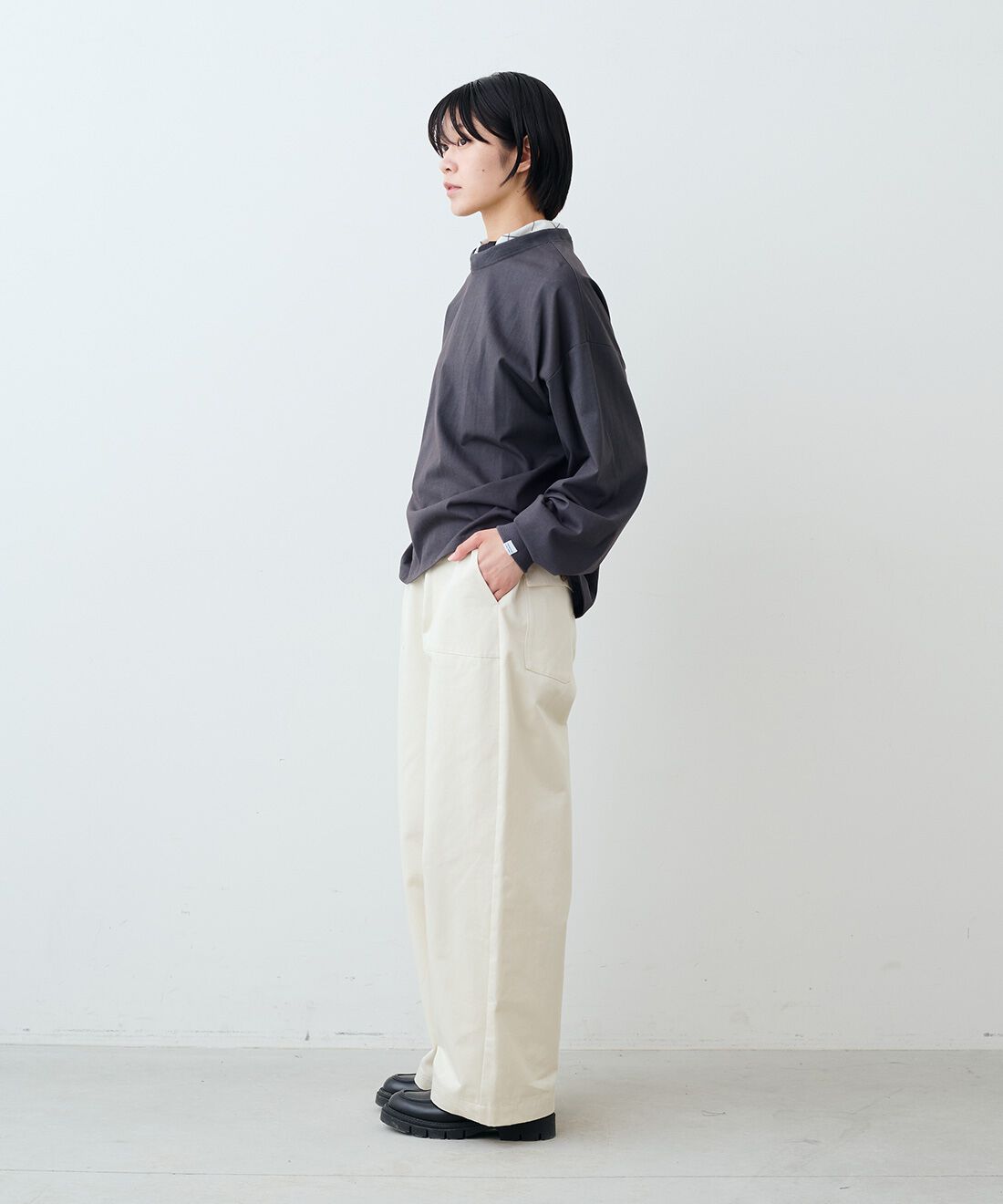 THREE FIFTY STANDARD［スリーフィフティースタンダード］|吸水速乾長袖Ｔシャツ　ＴＦＳとワイドベイカーパンツＷＨ　ＴＦＳのコーディネート|モデル身長：163cm 着用サイズ：M