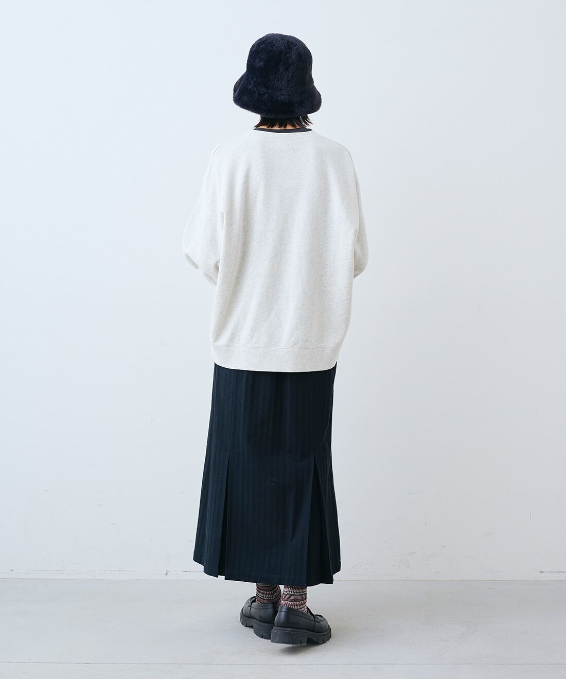 THREE FIFTY STANDARD［スリーフィフティースタンダード］|小谷実由さんと作ったヘリンボーン スカート〈ブラック〉のコーディネート