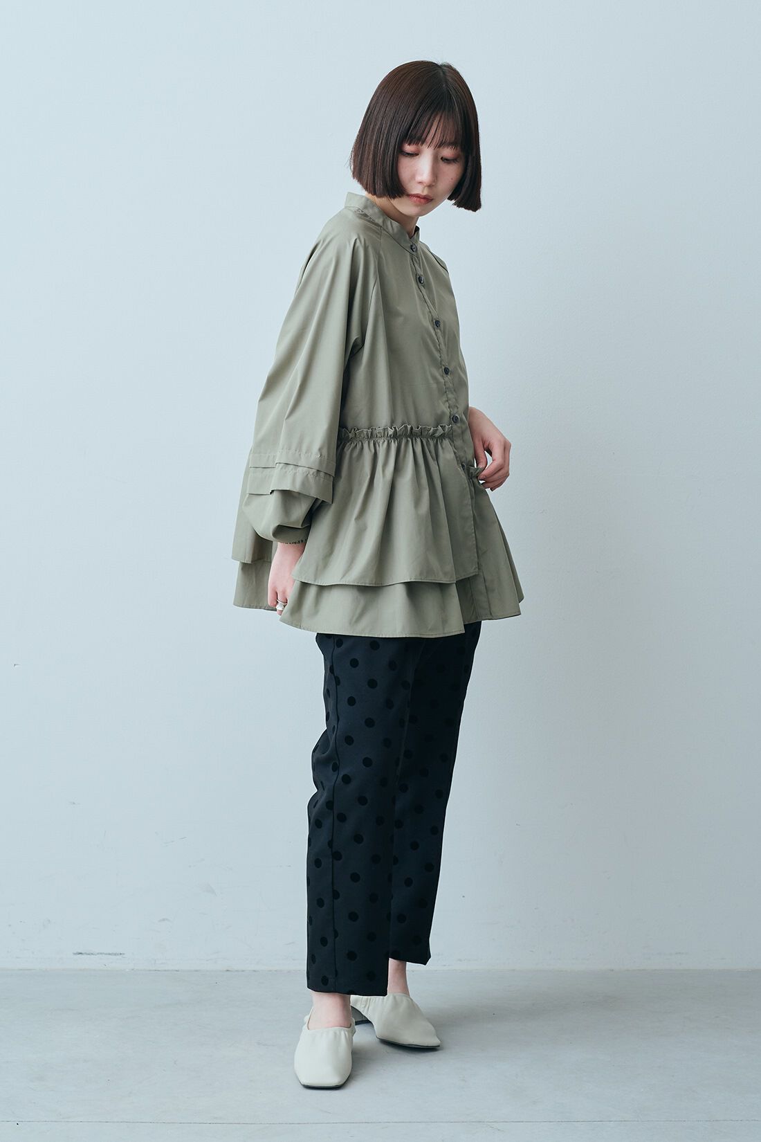 IEDIT|すそアシンメトリー デザイン ブラウス〈カーキ〉のコーディネート|【着用サイズ】トップス：S　パンツ：SP