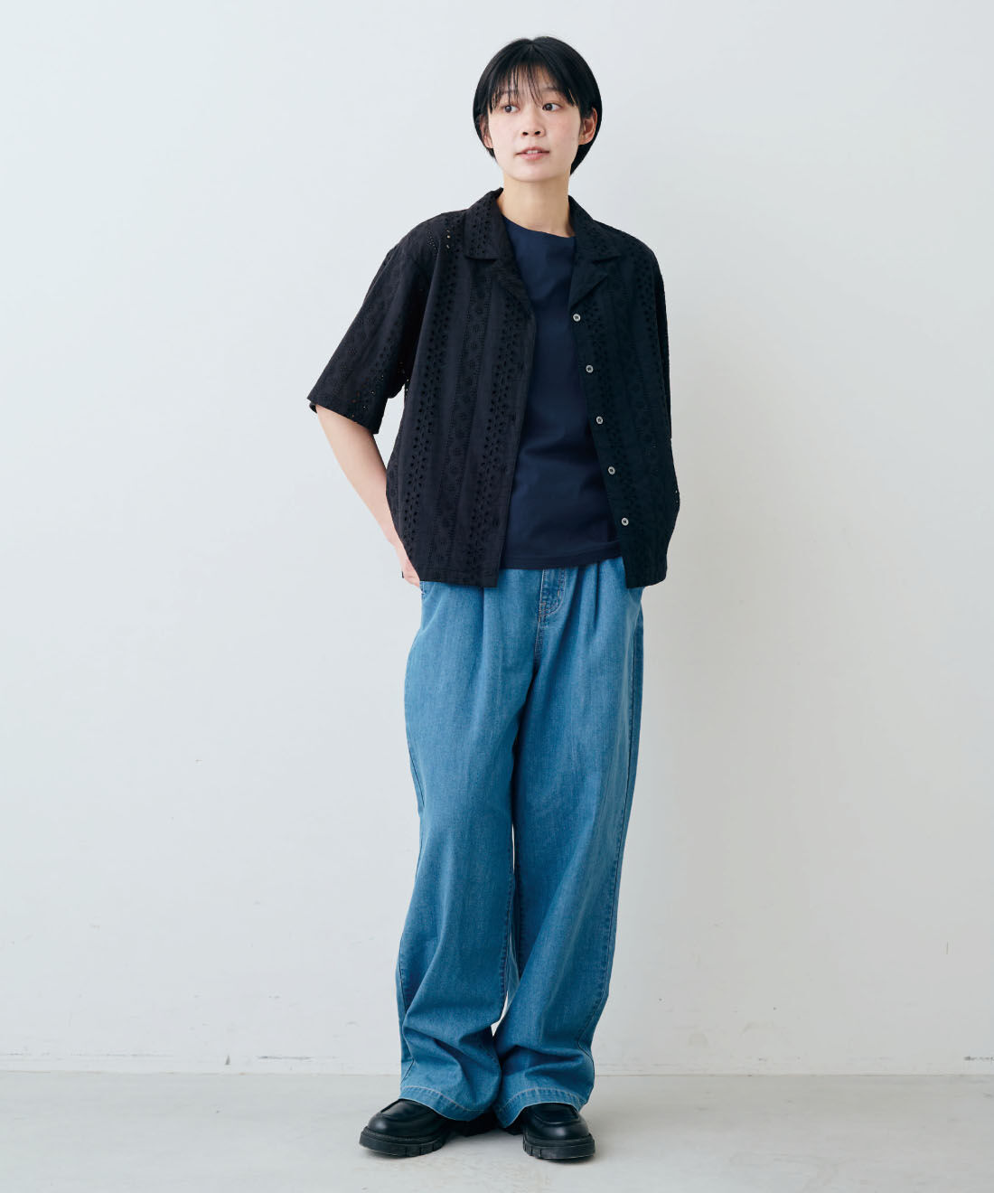 THREE FIFTY STANDARD|綿100％ コットンレース 開衿シャツ 〈ブラック〉とシルケット加工 タンクトップのコーディネート