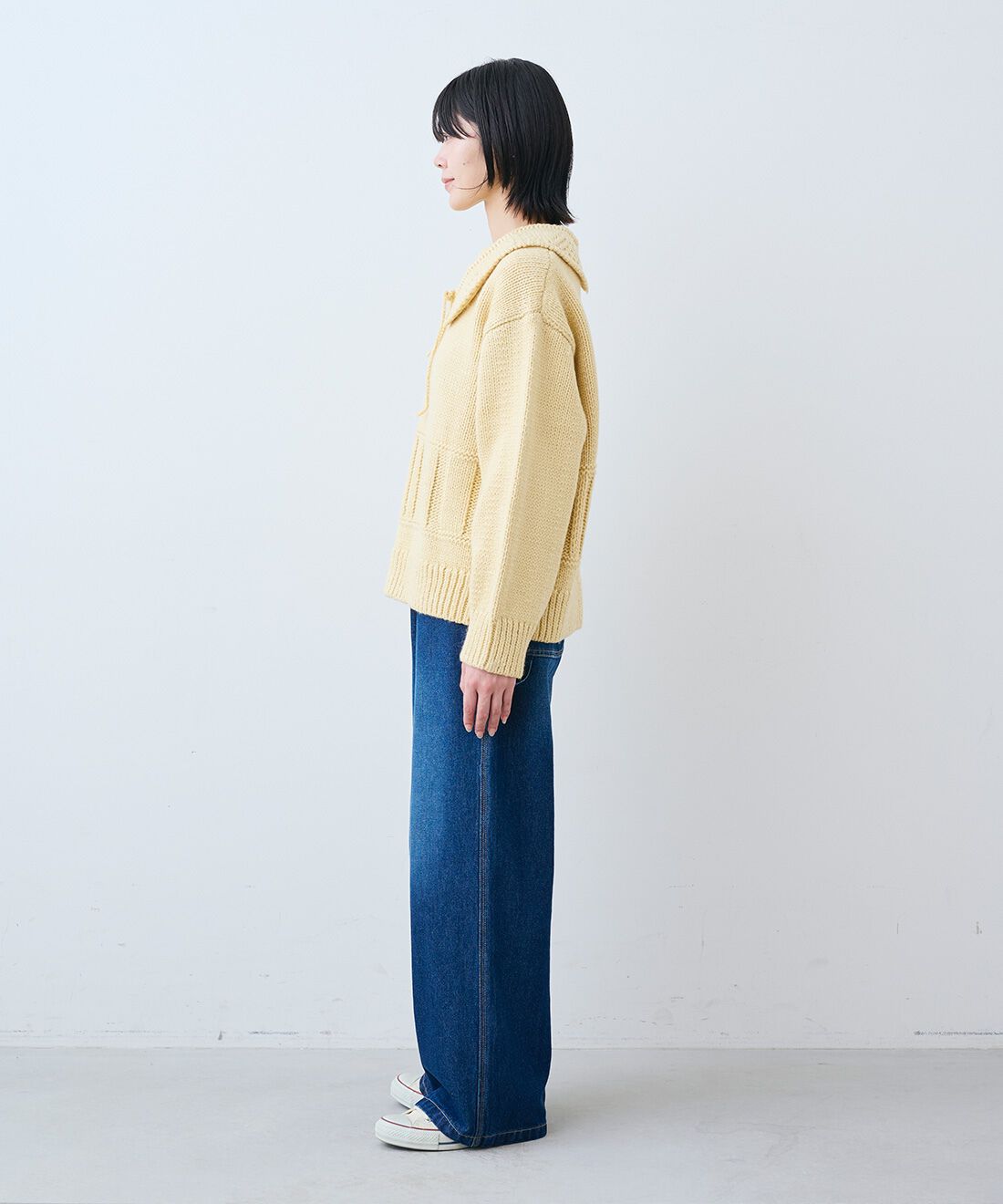 THREE FIFTY STANDARD［スリーフィフティースタンダード］|小谷実由さんと作ったローゲージニット〈クリーム〉のコーディネート