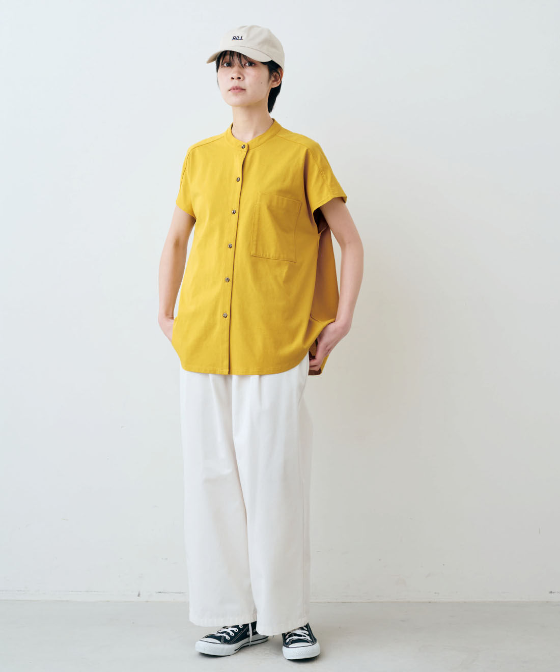 THREE FIFTY STANDARD|金子敦子さんコラボ 接触冷感 吸汗速乾 機能 カットソーシャツ 〈マスタード〉とカジュアルすぎないチノパンツ〈アイボリー〉のコーディネート