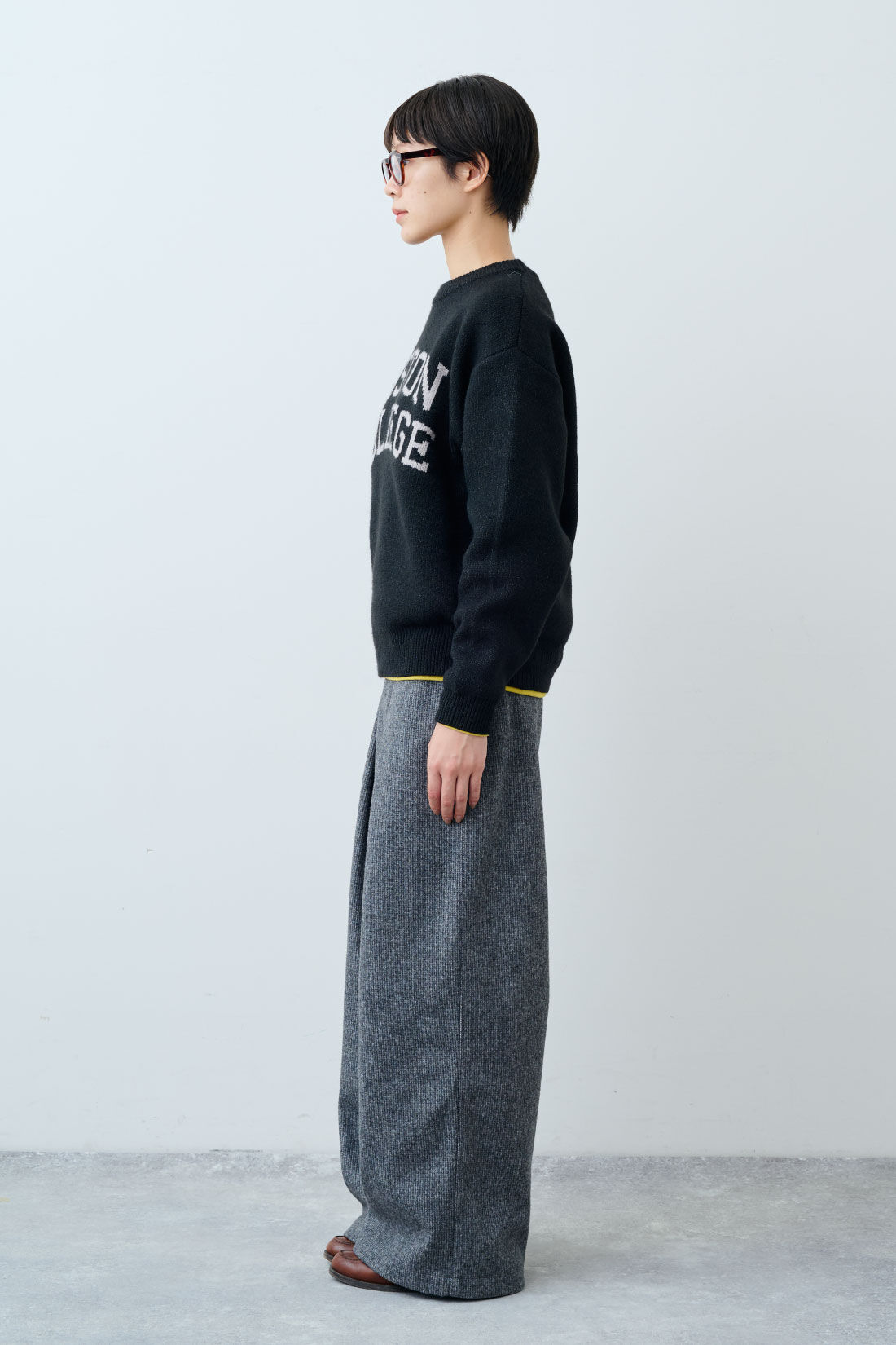 THREE FIFTY STANDARD［スリーフィフティースタンダード］|フライス編みのストレッチラグランスリーブTシャツの会と小谷 実由さんと作った チェック柄のワイドパンツ〈グレー〉のコーディネート|モデル身長：163cm 着用サイズ：M