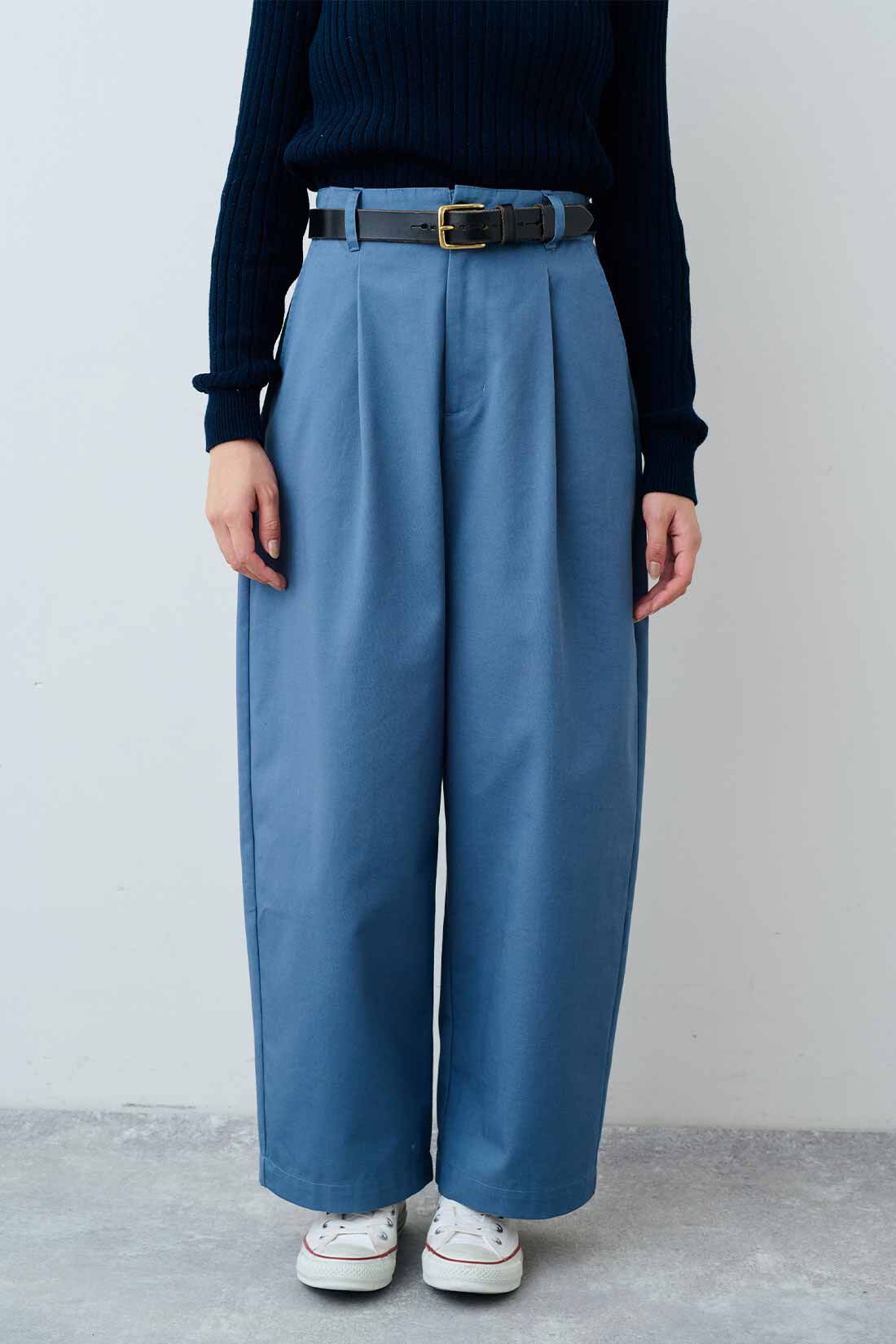 THREE FIFTY STANDARD［スリーフィフティースタンダード］|THREE FIFTY STANDARD　グレイッシュブルーのタックワイドパンツ|FRONT