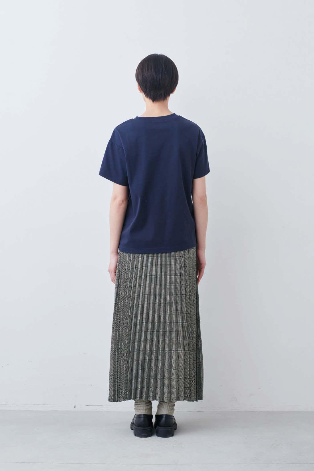 THREE FIFTY STANDARD|モノトーンチェックのプリーツスカートのコーディネート