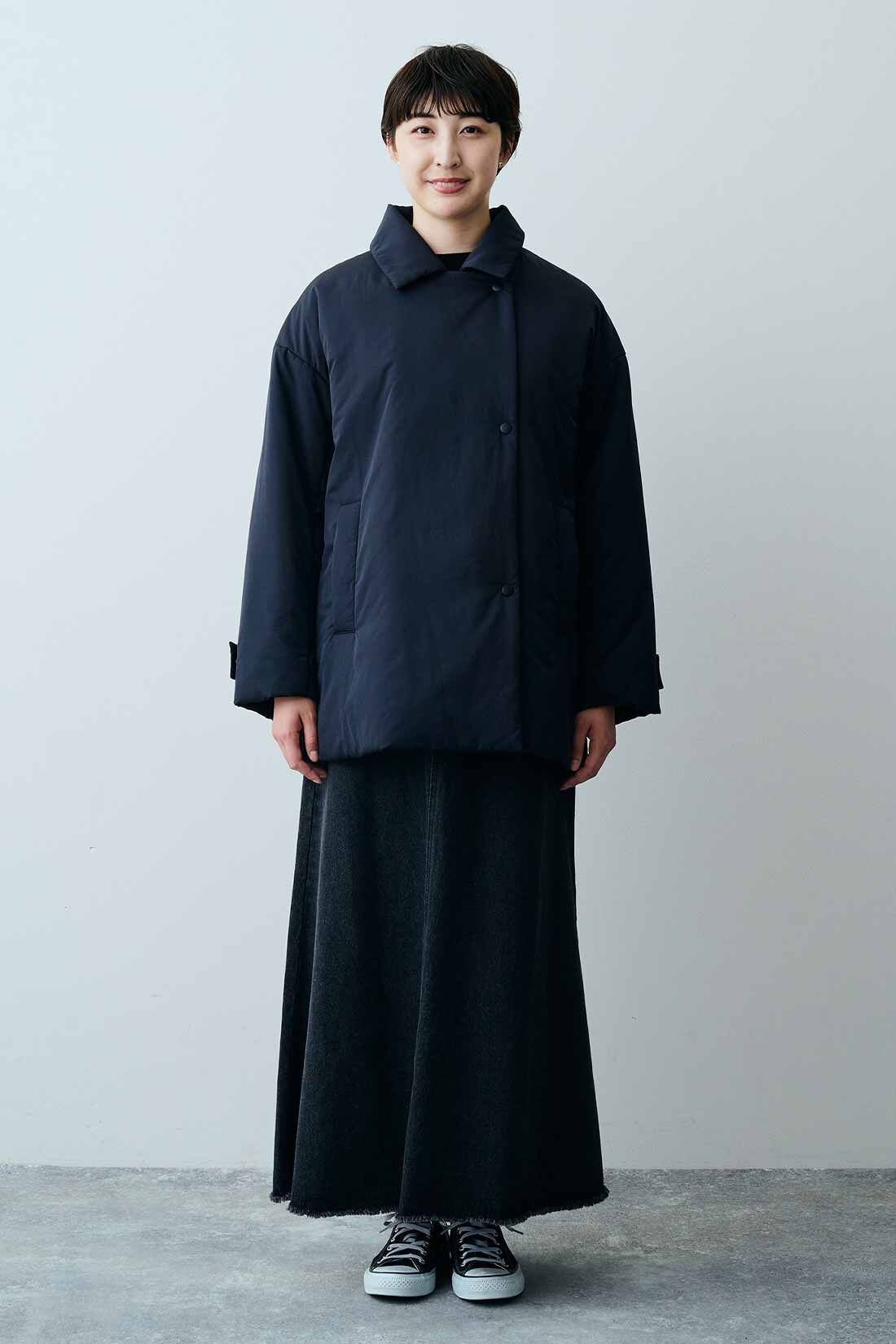 THREE FIFTY STANDARD|ワンサイドスナップ中わたジャケットＢＫ　ＴＦＳとカットヘムブラックデニムスカート　ＴＦＳのコーディネート