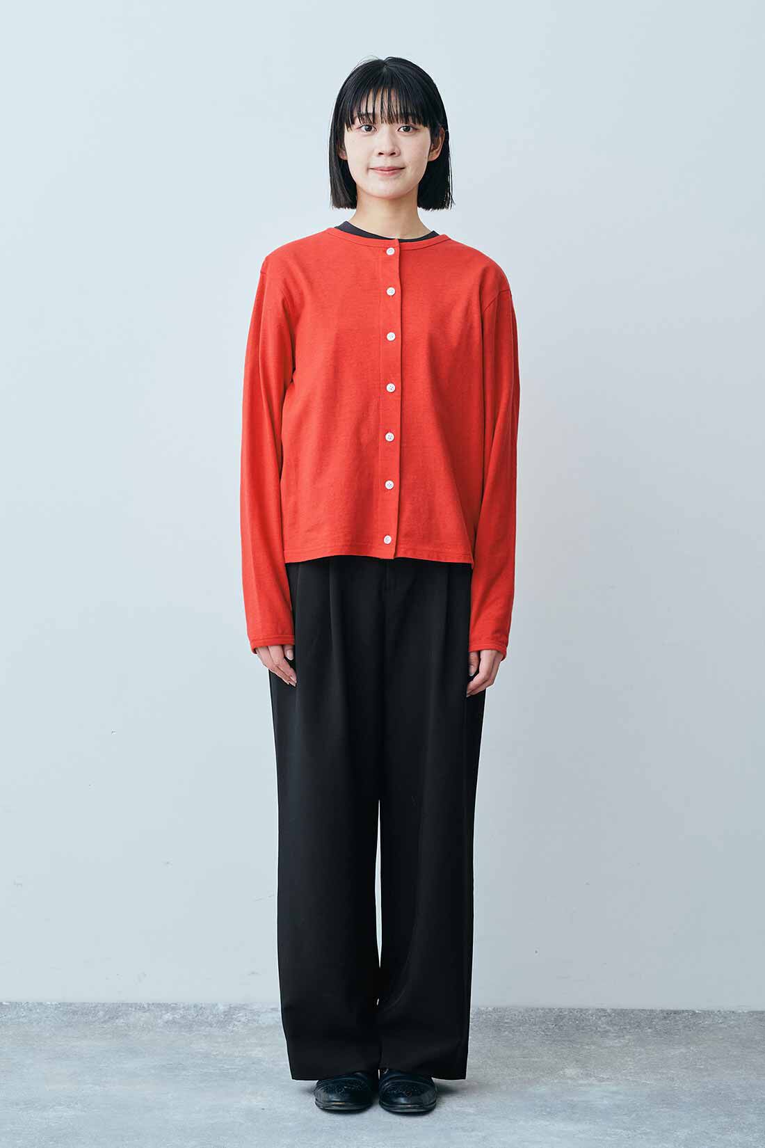 THREE FIFTY STANDARD|しわになりにくい タックパンツ〈ブラック〉のコーディネート|モデル身長：163cm 着用サイズ：M