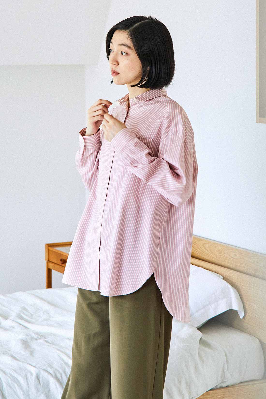 THREE FIFTY STANDARD|ふんわり無撚糸のコットンセーター〈ダークブラウン〉とゆるっとワイドパンツ〈カーキ〉のコーディネート