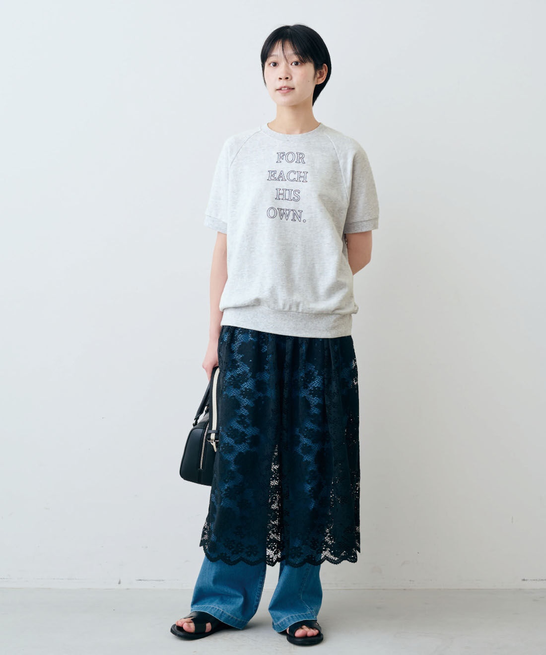THREE FIFTY STANDARD［スリーフィフティースタンダード］|ペチコート付き レース ギャザースカート 〈ブラック〉とライトデニムのタックワイドパンツのコーディネート