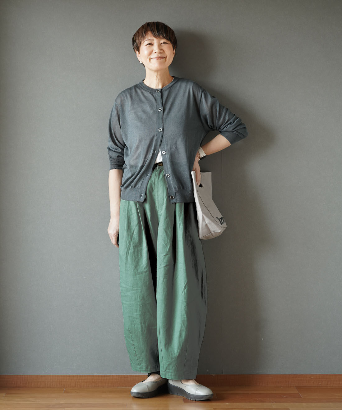 THREE FIFTY STANDARD|金子敦子さんコラボ 麻混 わくわくズボン 〈グラスグリーン〉のコーディネート