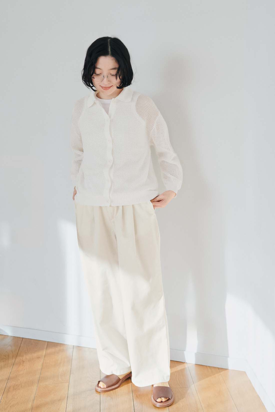 THREE FIFTY STANDARD［スリーフィフティースタンダード］|カジュアルすぎないチノパンツ〈アイボリー〉のコーディネート