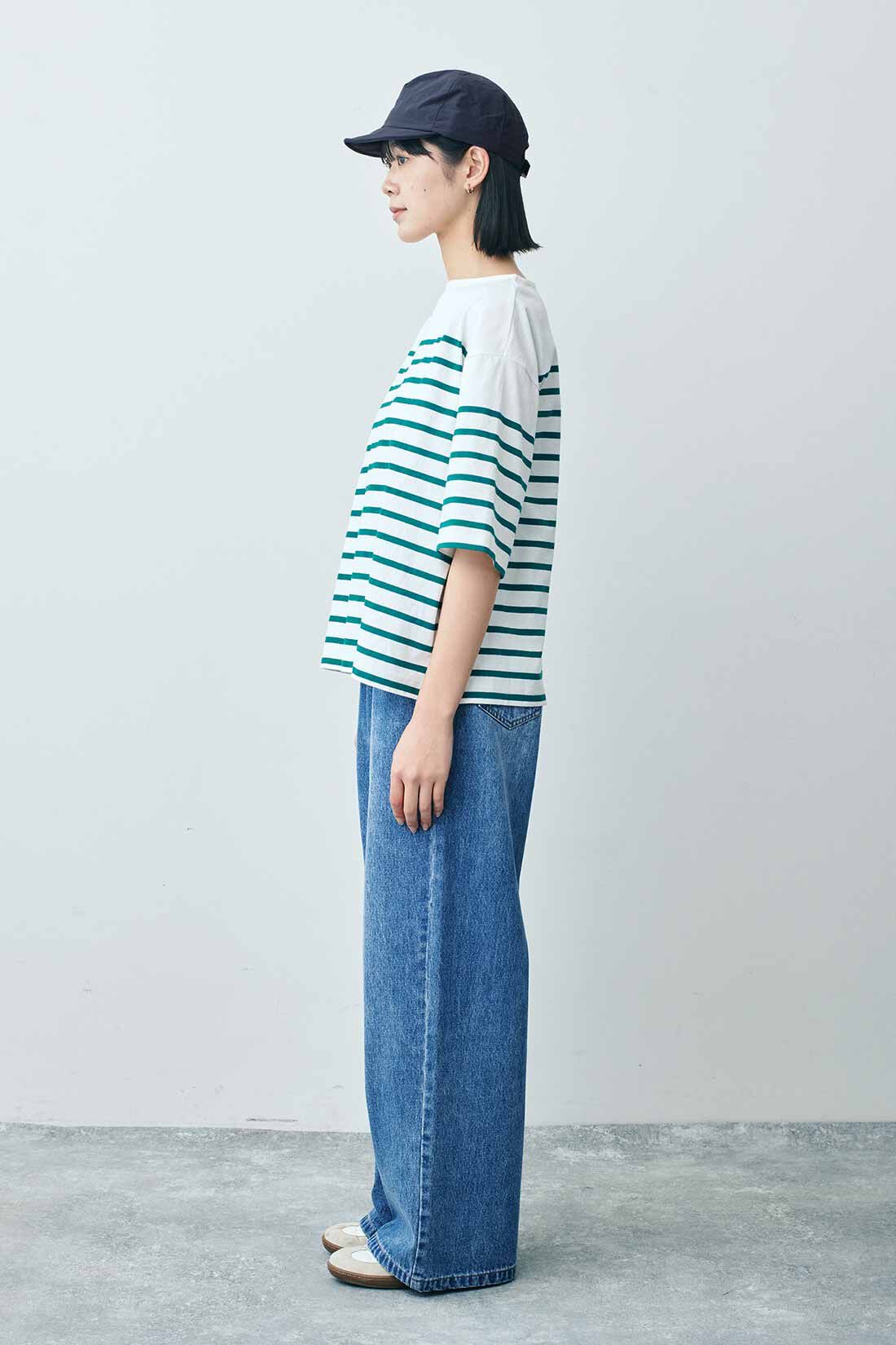 THREE FIFTY STANDARD|パネルボーダーＴシャツ　ＴＦＳとタックバギーデニムパンツ　ＴＦＳのコーディネート|モデル身長：163cm 着用サイズ：M