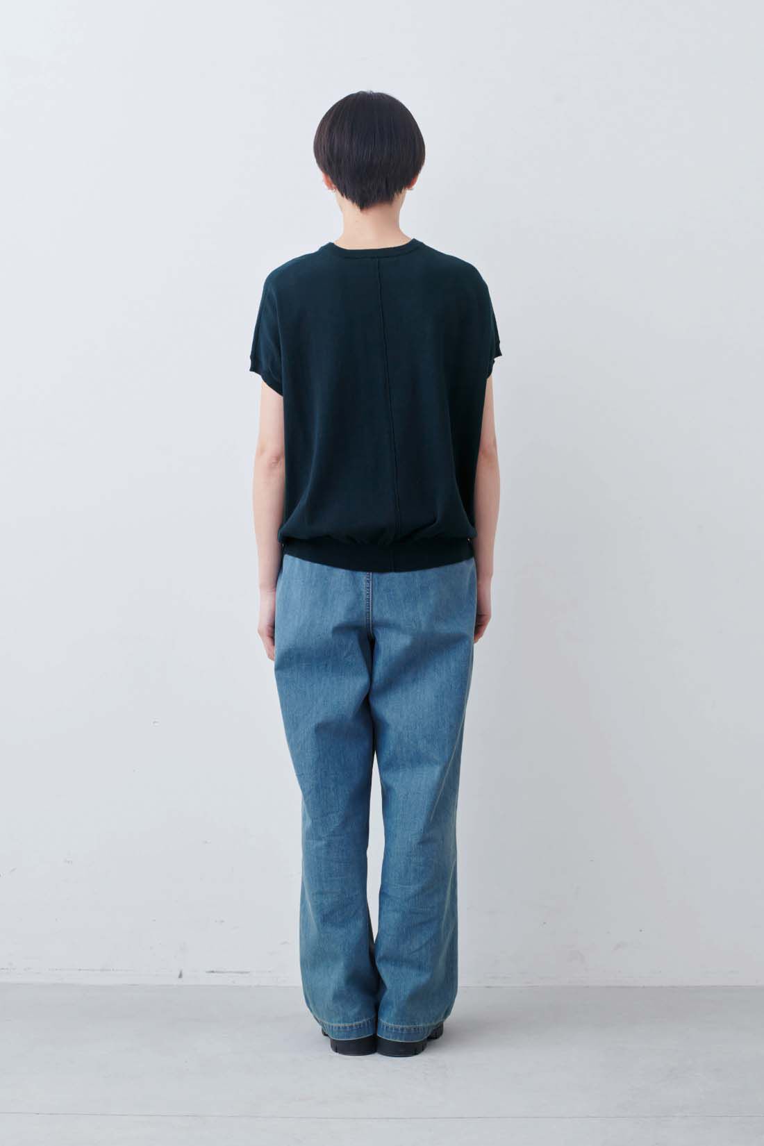 THREE FIFTY STANDARD|ライトデニムのタックワイドパンツのコーディネート