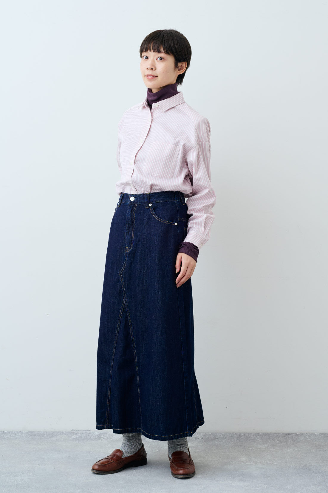 THREE FIFTY STANDARD［スリーフィフティースタンダード］|金子敦子さんと作った ノーカラーブルゾン〈ライトグレー〉とほどよいあたたかさの裏起毛タートルの会のコーディネート|モデル身長：163cm 着用サイズ：M