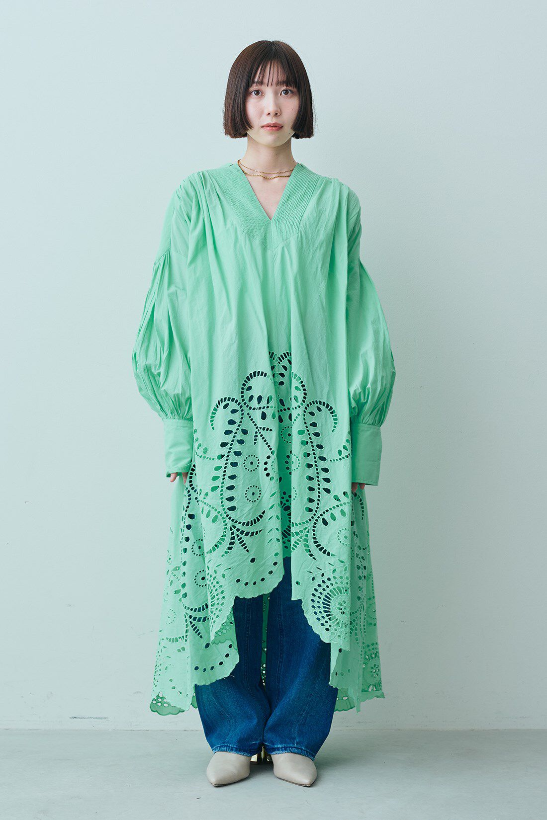 MEDE19F|【MADE IN INDIA COLLECTION】エンブロイダリーコットンワンピース〈ライトグリーン〉のコーディネート|【着用サイズ】ワンピース：１（MP〜LP）　パンツ：SP