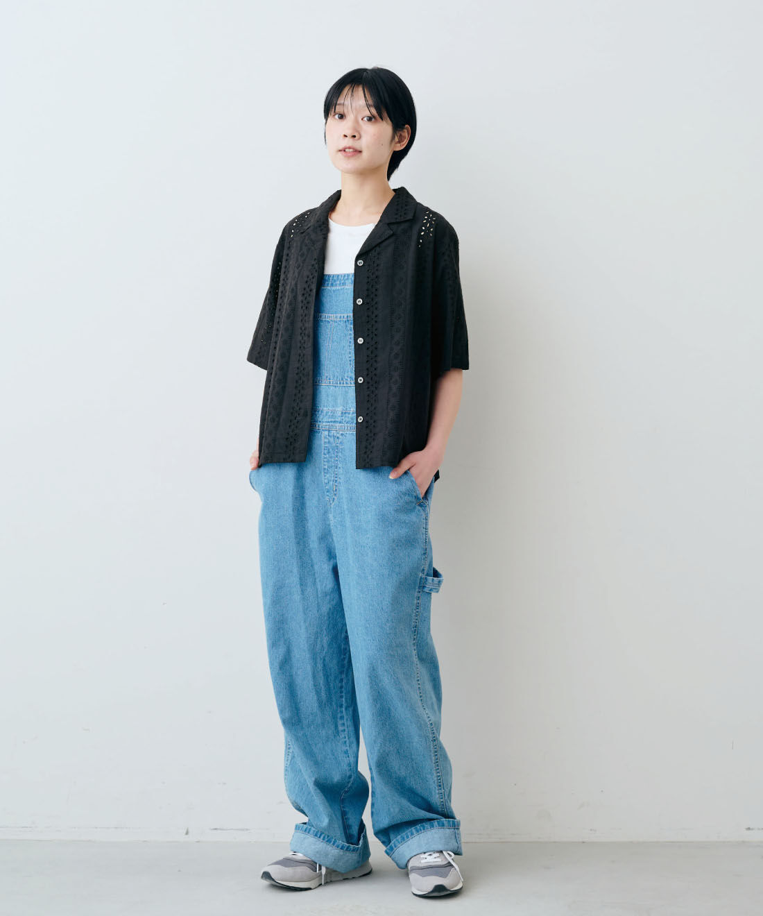 THREE FIFTY STANDARD|シルケット加工 タンクトップと麻混 ライトオンスデニム オーバーオールのコーディネート