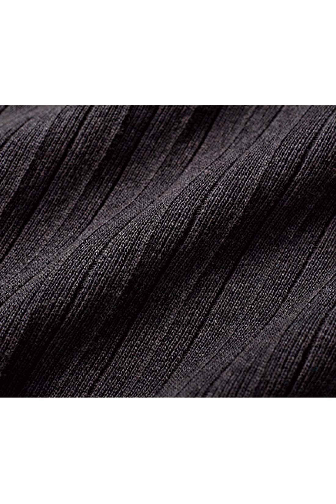 THREE FIFTY STANDARD［スリーフィフティースタンダード］|THREE FIFTY STANDARD　針抜きテレコのカットソーアンサンブル〈ブラック〉|伸縮性のある、コットンの針抜きテレコ。細い縦畝が、すっきりとした印象に見せてくれます。