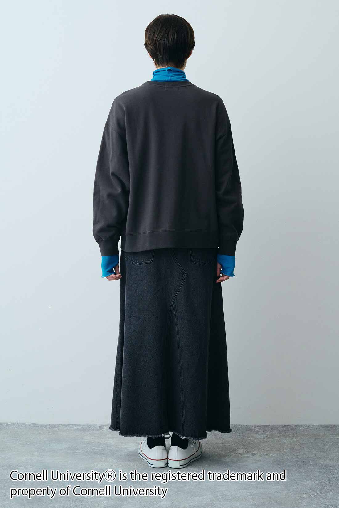 THREE FIFTY STANDARD|ロゴスウェットトップス〈チャコール〉ＴＦＳとカットソータートルＢＬ　ＴＦＳのコーディネート