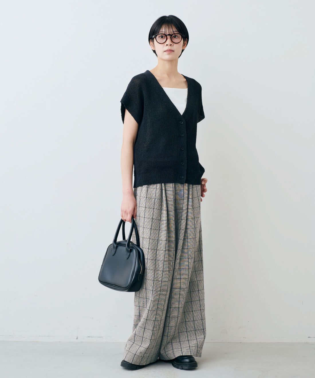 THREE FIFTY STANDARD［スリーフィフティースタンダード］|綿混 ベア天じく ブラキャミソールと綿100％ モノトーンチェック ワイドパンツのコーディネート
