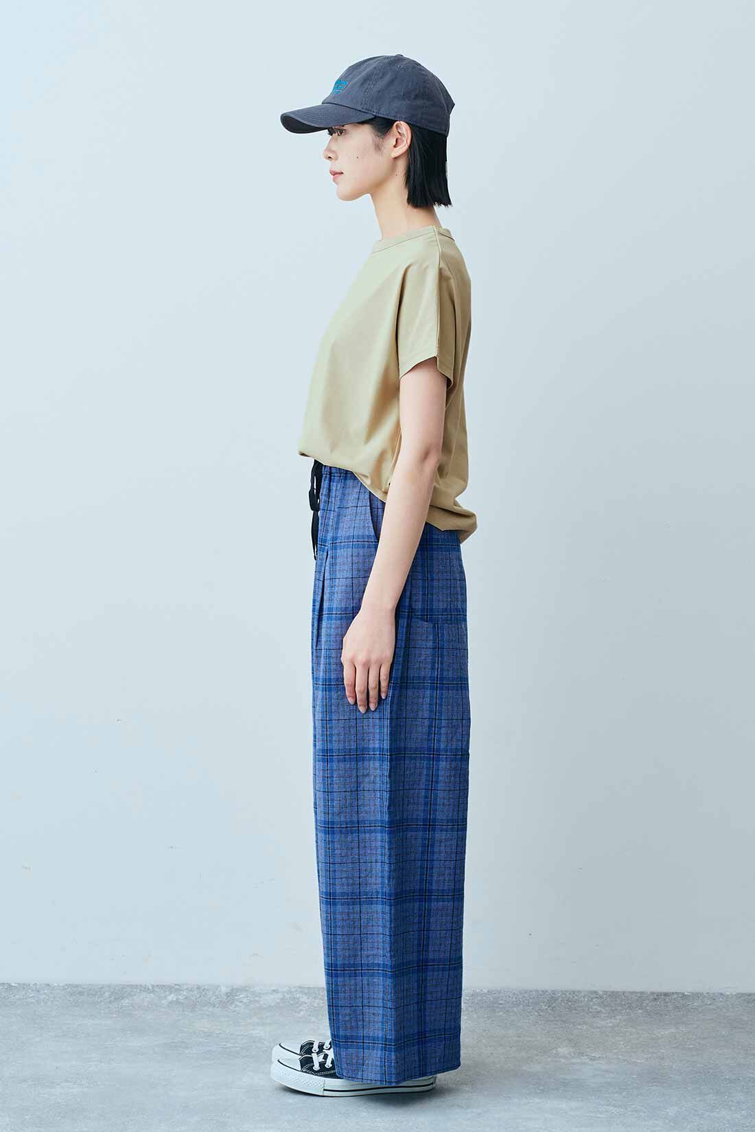 THREE FIFTY STANDARD|綿麻素材 チェックパンツ〈ブルー〉のコーディネート|モデル身長：163cm 着用サイズ：M