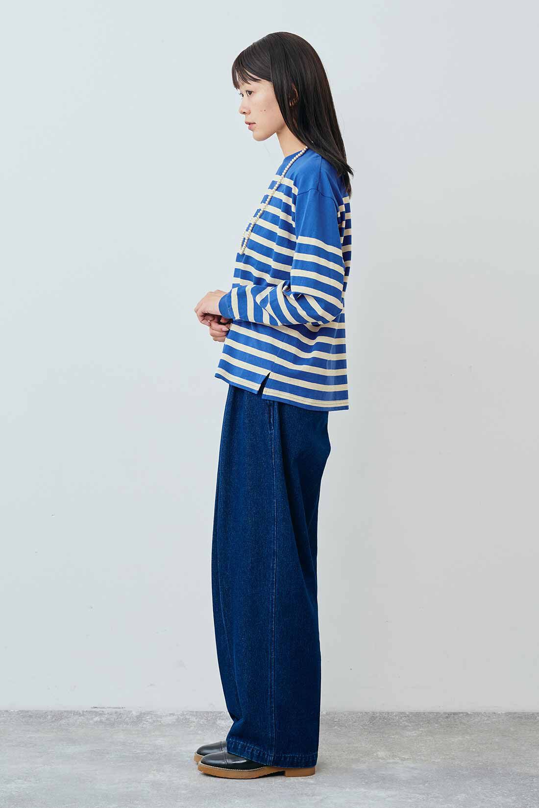 THREE FIFTY STANDARD|綿100％ クルーネックのパネルボーダーTシャツと桜の木のウッドパールロングネックレスのコーディネート