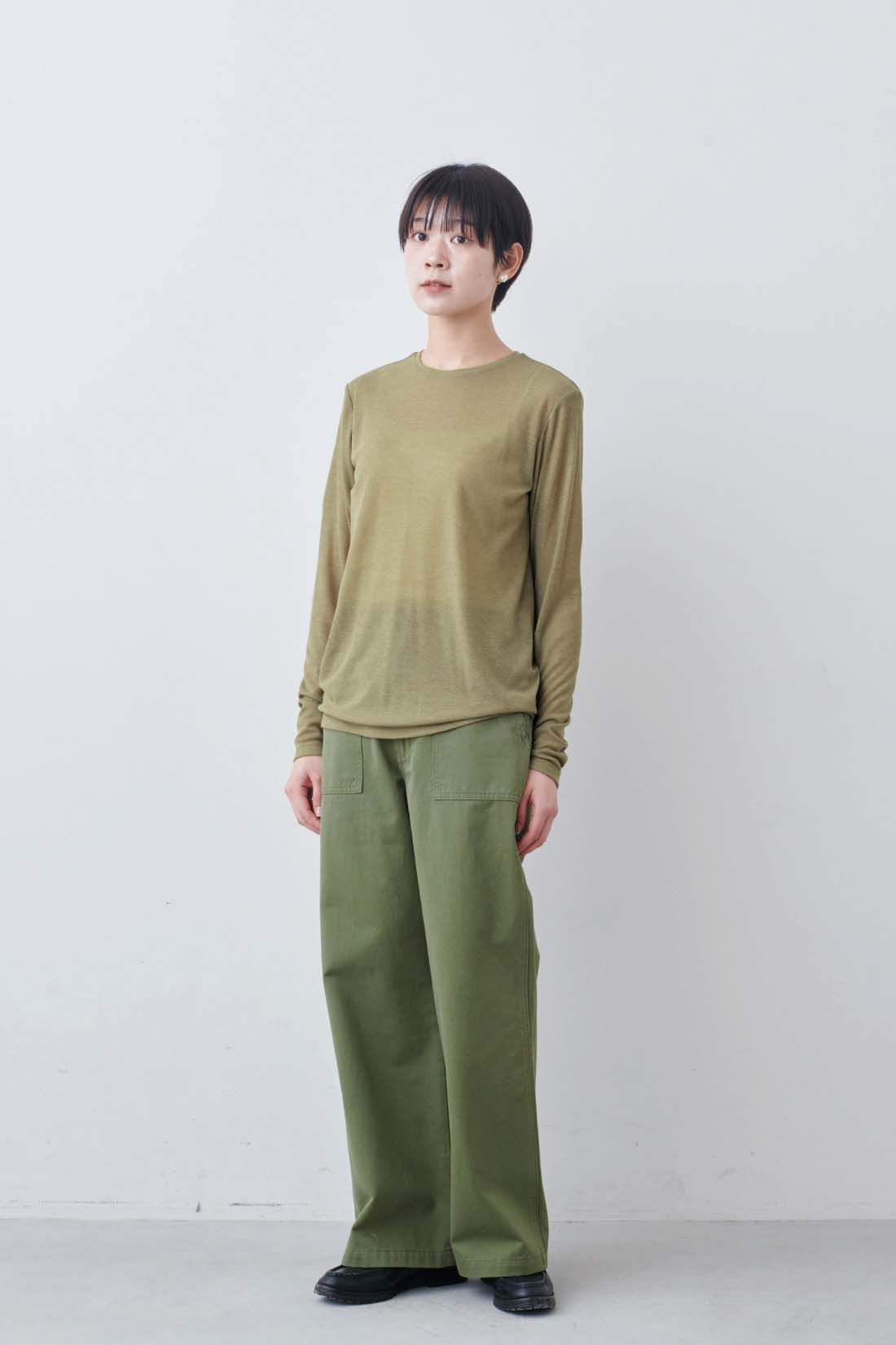 THREE FIFTY STANDARD|シアーなカットソートップスの会とガラスパールのイヤアクセサリーのコーディネート