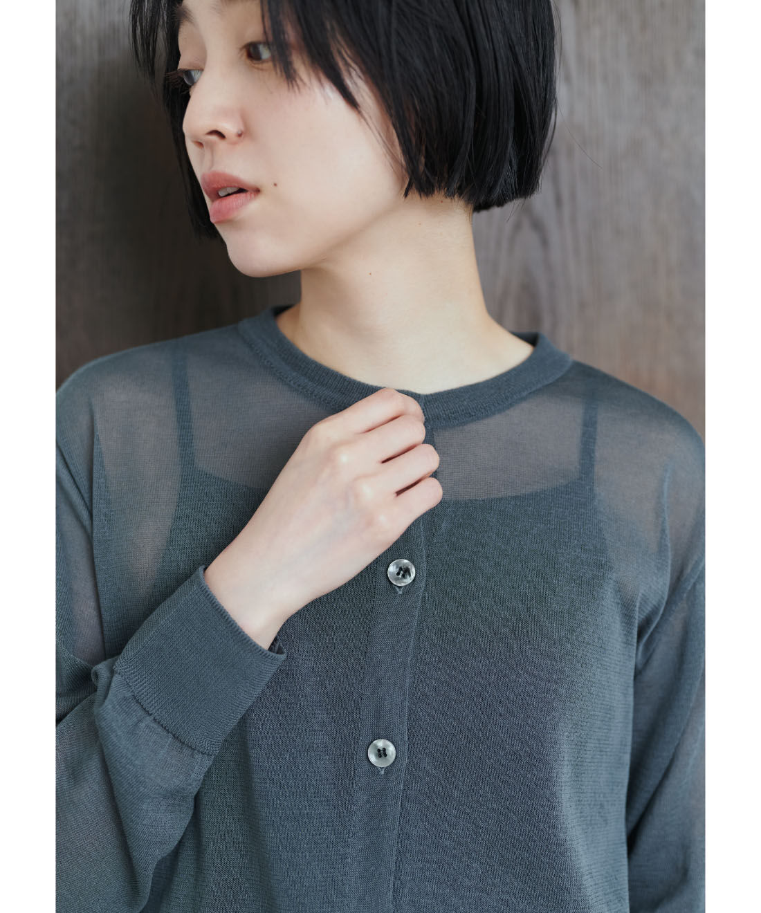 THREE FIFTY STANDARD［スリーフィフティースタンダード］|THREE FIFTY STANDARD　日本製のシアーなクルーネックカーディガン〈ダークグレー〉