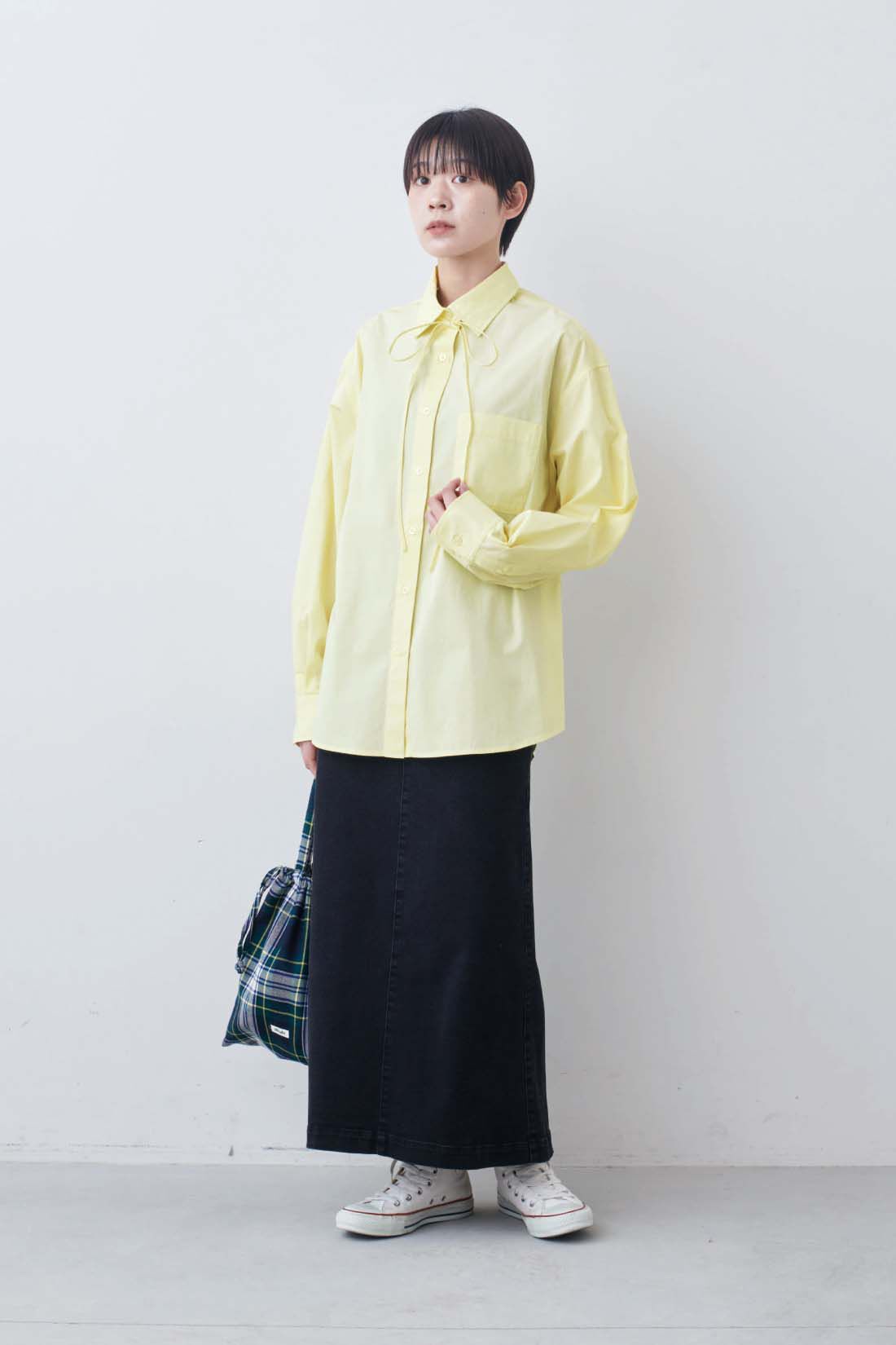 THREE FIFTY STANDARD［スリーフィフティースタンダード］|THREE FIFTY STANDARD　小谷 実由さんと作った こだわりの薄黄色シャツ〈イエロー〉|モデル身長：163cm　着用サイズ：M