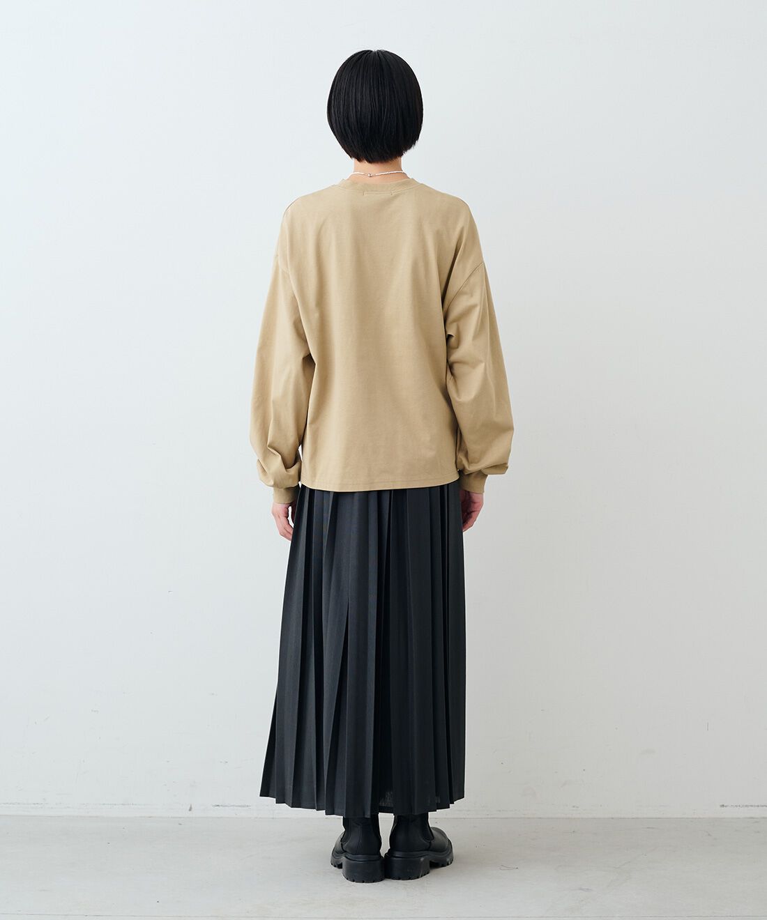 THREE FIFTY STANDARD|吸水速乾長袖Ｔシャツ　ＴＦＳとカットソーのプリーツスカートＧＹ　ＴＦＳのコーディネート|モデル身長：163cm 着用サイズ：M