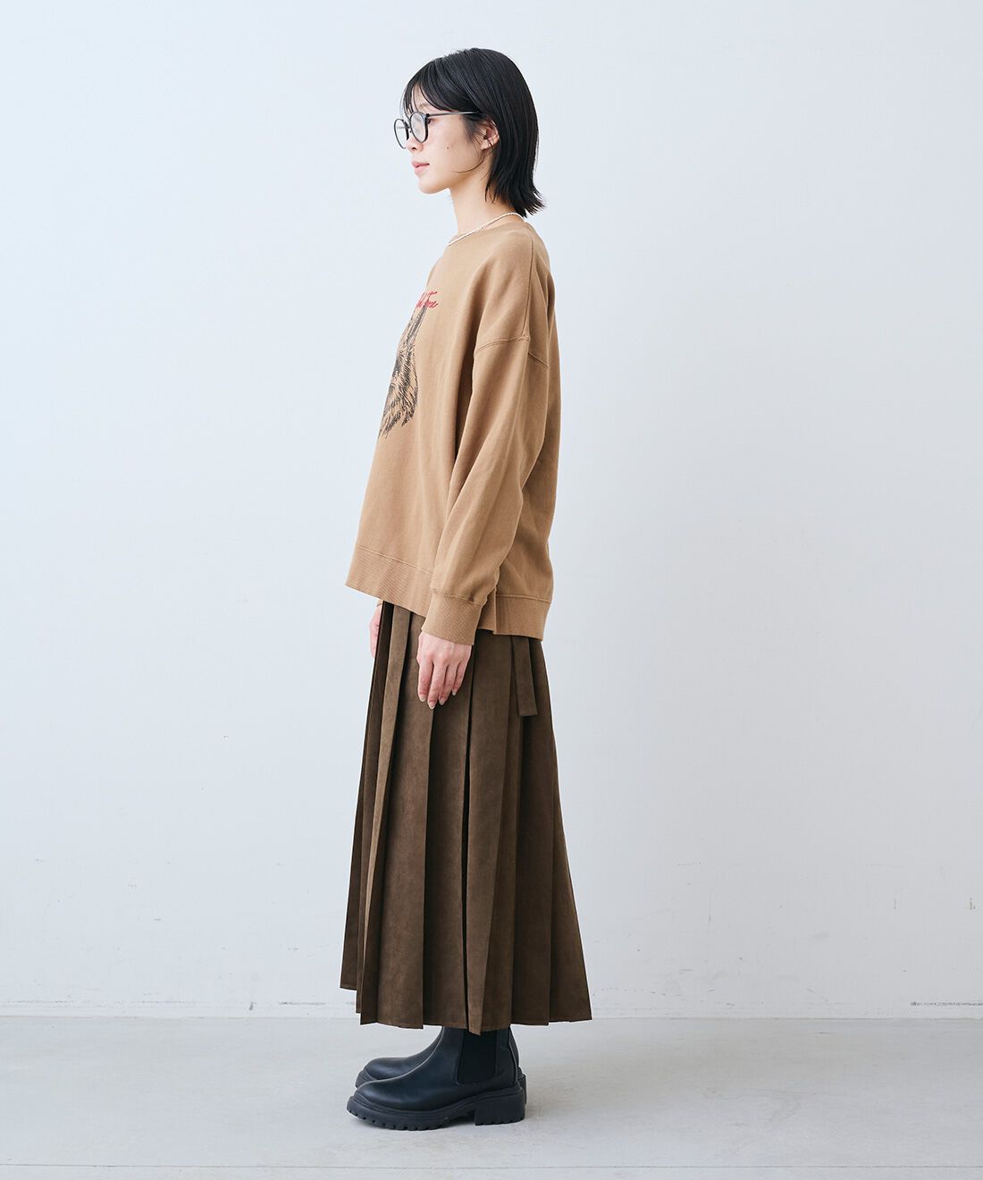 THREE FIFTY STANDARD［スリーフィフティースタンダード］|キタキツネ プリント＆刺しゅうトレーナー〈シナモンブラウン〉のコーディネート