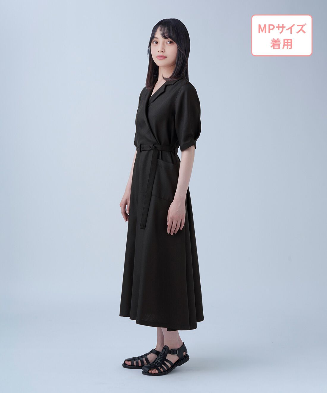 THREE FIFTY STANDARD［スリーフィフティースタンダード］|THREE FIFTY STANDARD　小谷 実由さんと作った 共ベルトのついたワンピース〈ブラック〉|モデル身長：152cm　着用サイズ：MP