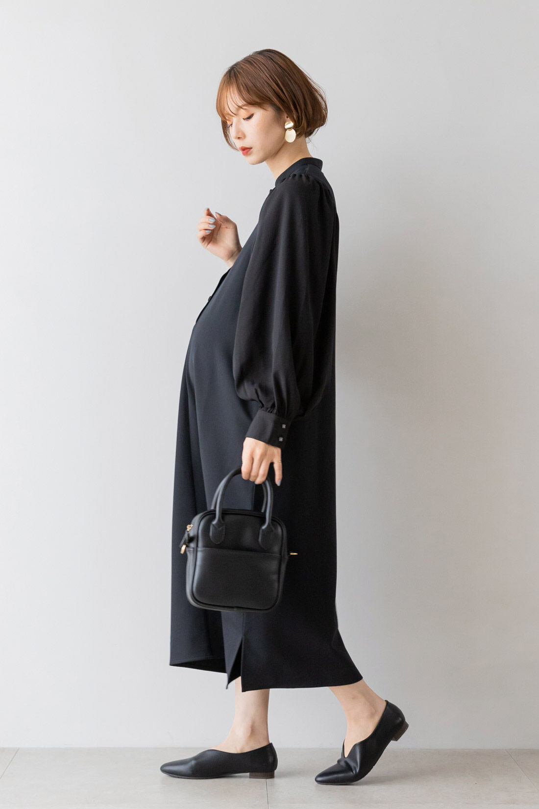 FELISSIMO Mama|Moredde　マタニティから産後も使える　授乳が簡単　バルーンスリーブワンピース〈ブラック〉|裾のスリットが軽やかさを出してくれます