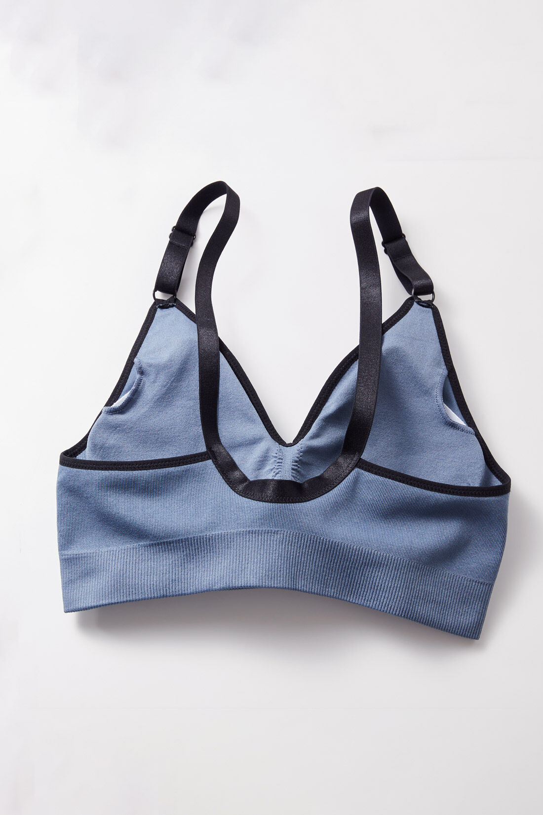 FELISSIMO Mama|［Mama select］産前・産後使える　成型編み授乳ブラジャー〈ブルーグレー×ブラック〉|バックスタイルにホックが無いので就寝時も着用できます。