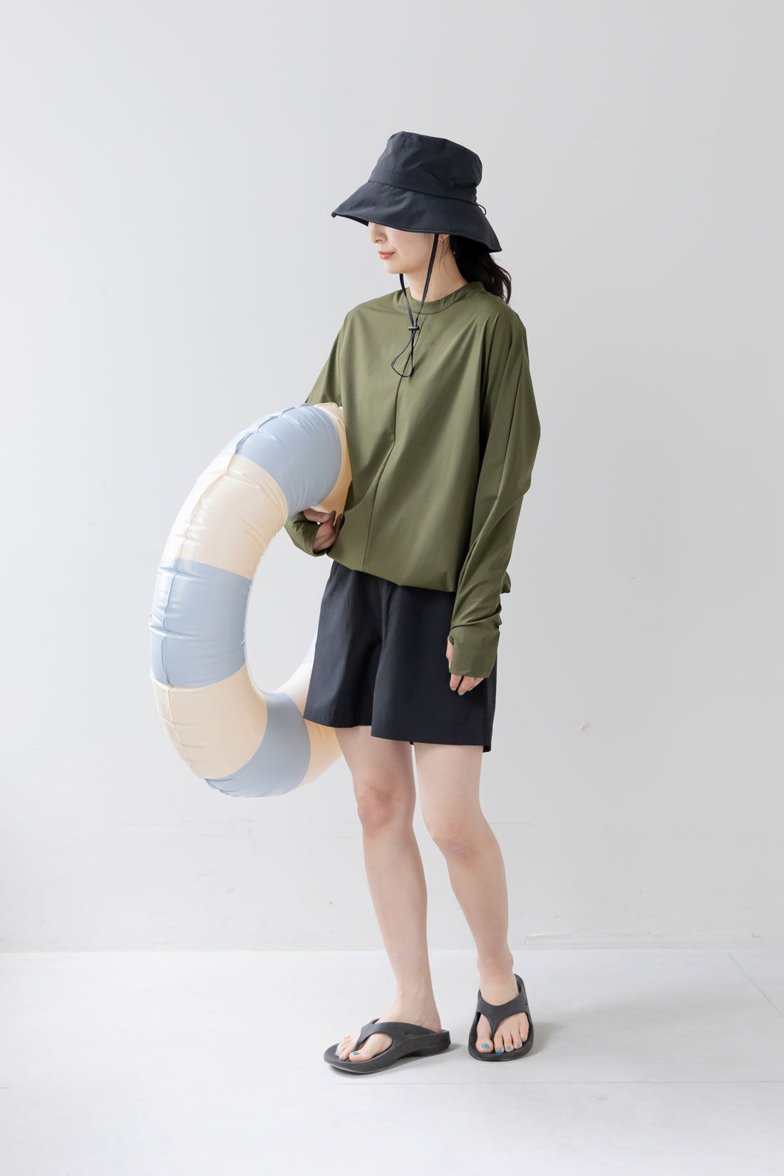 FELISSIMO Mama|Moredde　UV98％カット＆撥水加工　持ち運びがらくちんなつば広ブリムハット〈ブラック〉|撥水加工がしてある素材だから、水遊びにも使えます。