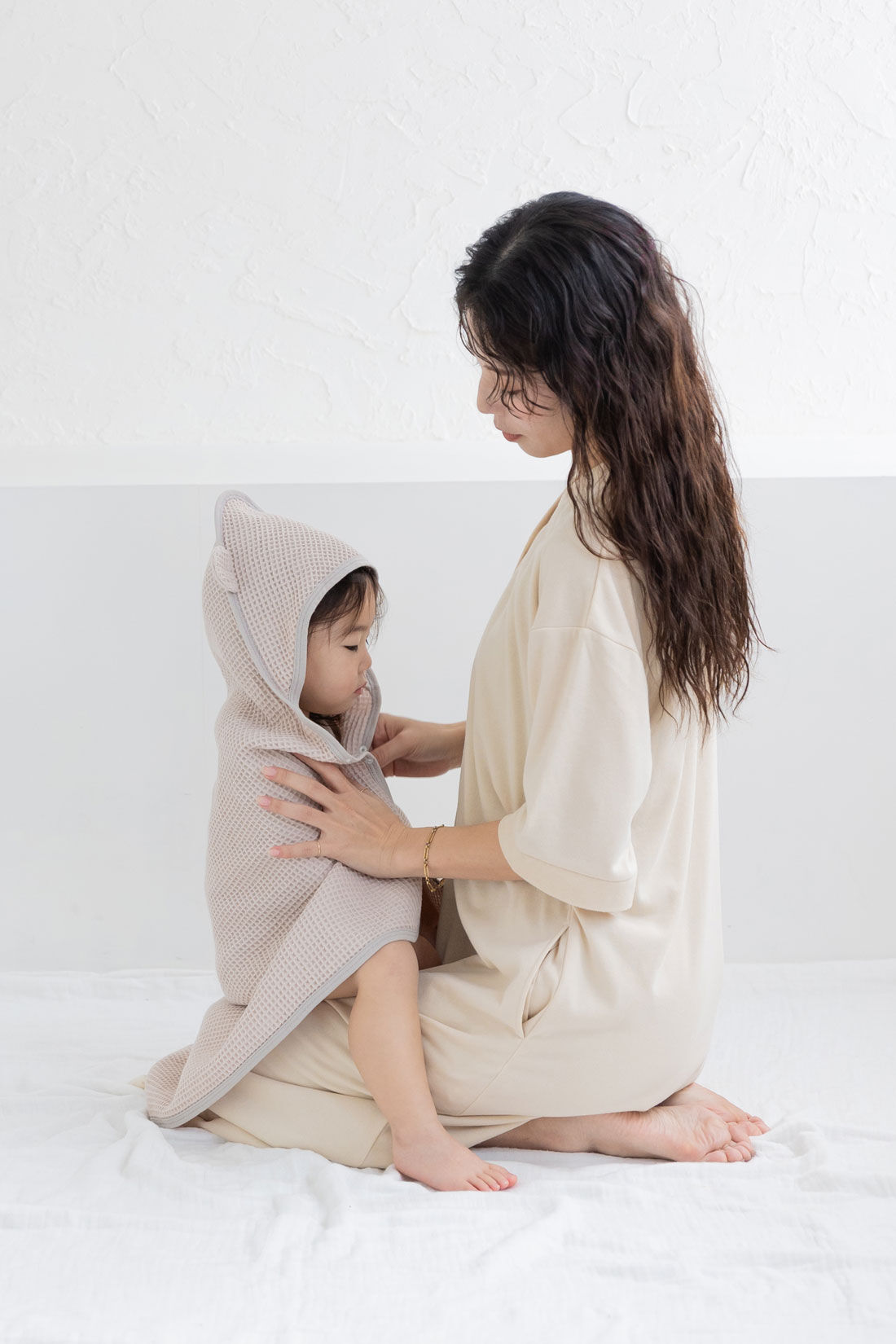 FELISSIMO Mama|Moredde　お風呂上がりのママの味方！バスローブパイルワンピース〈ライトベージュ〉|お風呂後のお子さまのお世話も余裕を持ってできます。　