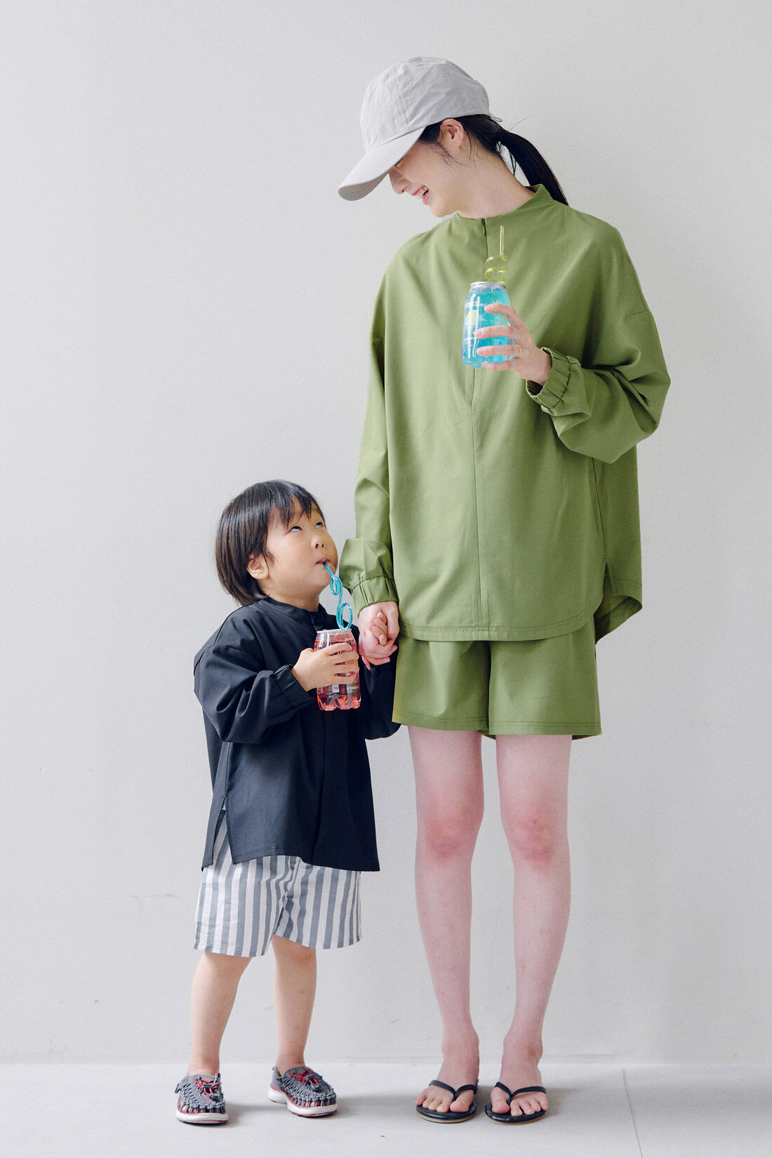FELISSIMO Mama|Moredde　オーバーサイズのシャツみたいなUVカットキッズラッシュガード〈ブラック〉