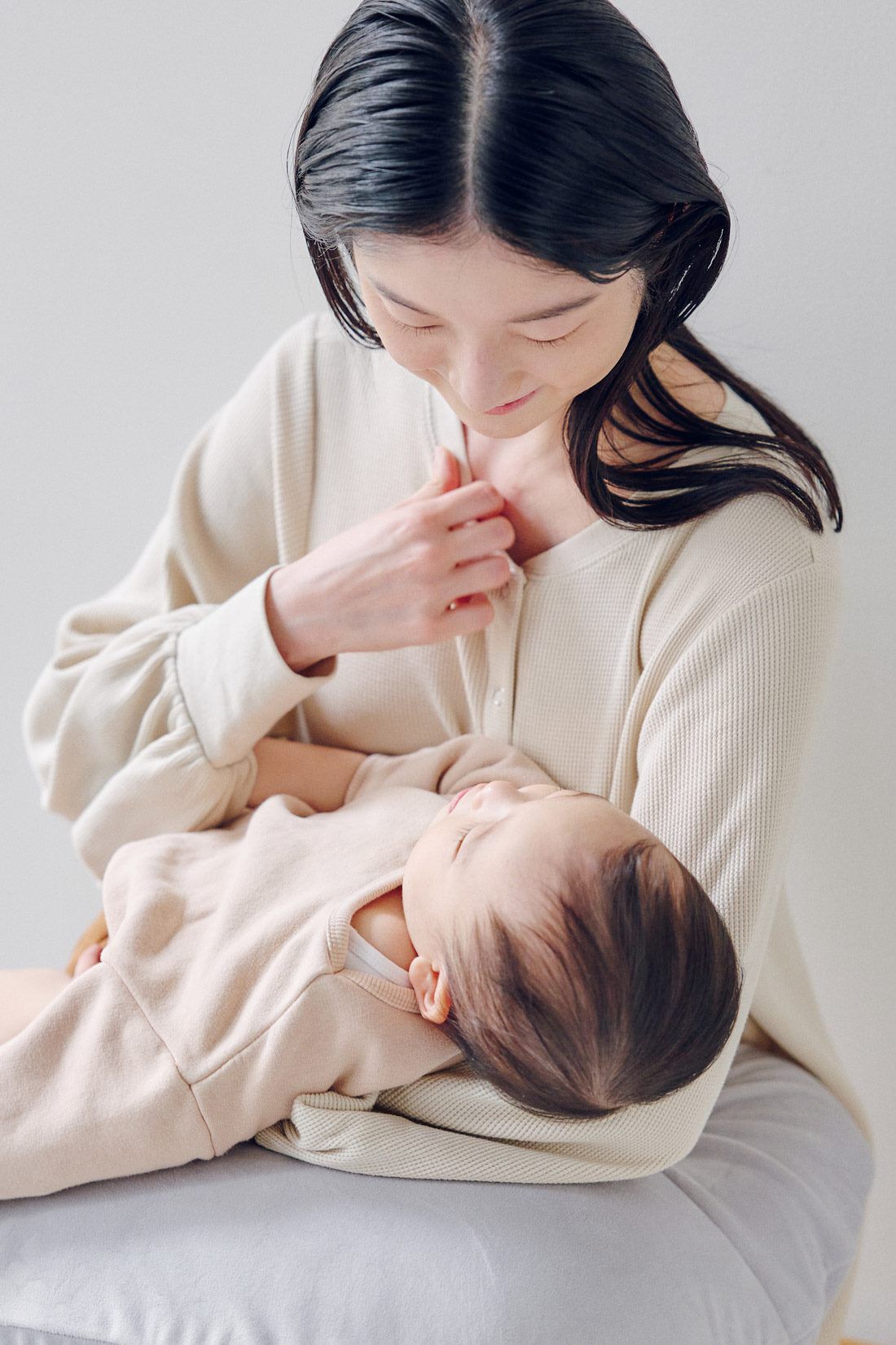 FELISSIMO Mama|Moredde　マタニティから産後も使える　２－WAYワッフル素材ワンピース〈ベージュ〉|フロントのスナップボタン開きで授乳がしやすい