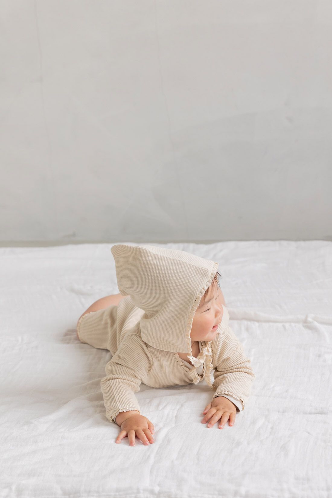 FELISSIMO Mama|Moredde　セレモニーにも使える　ロンパース＆ボンネットセット〈ベージュ〉