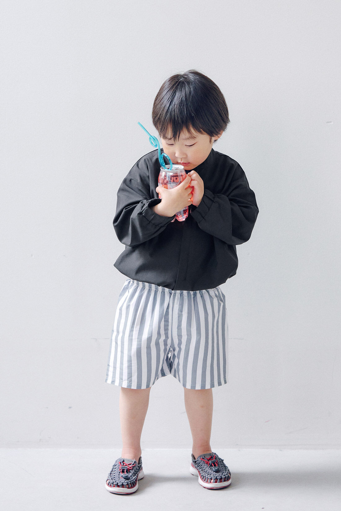 FELISSIMO Mama|Moredde　オーバーサイズのシャツみたいなUVカットキッズラッシュガード〈ブラック〉