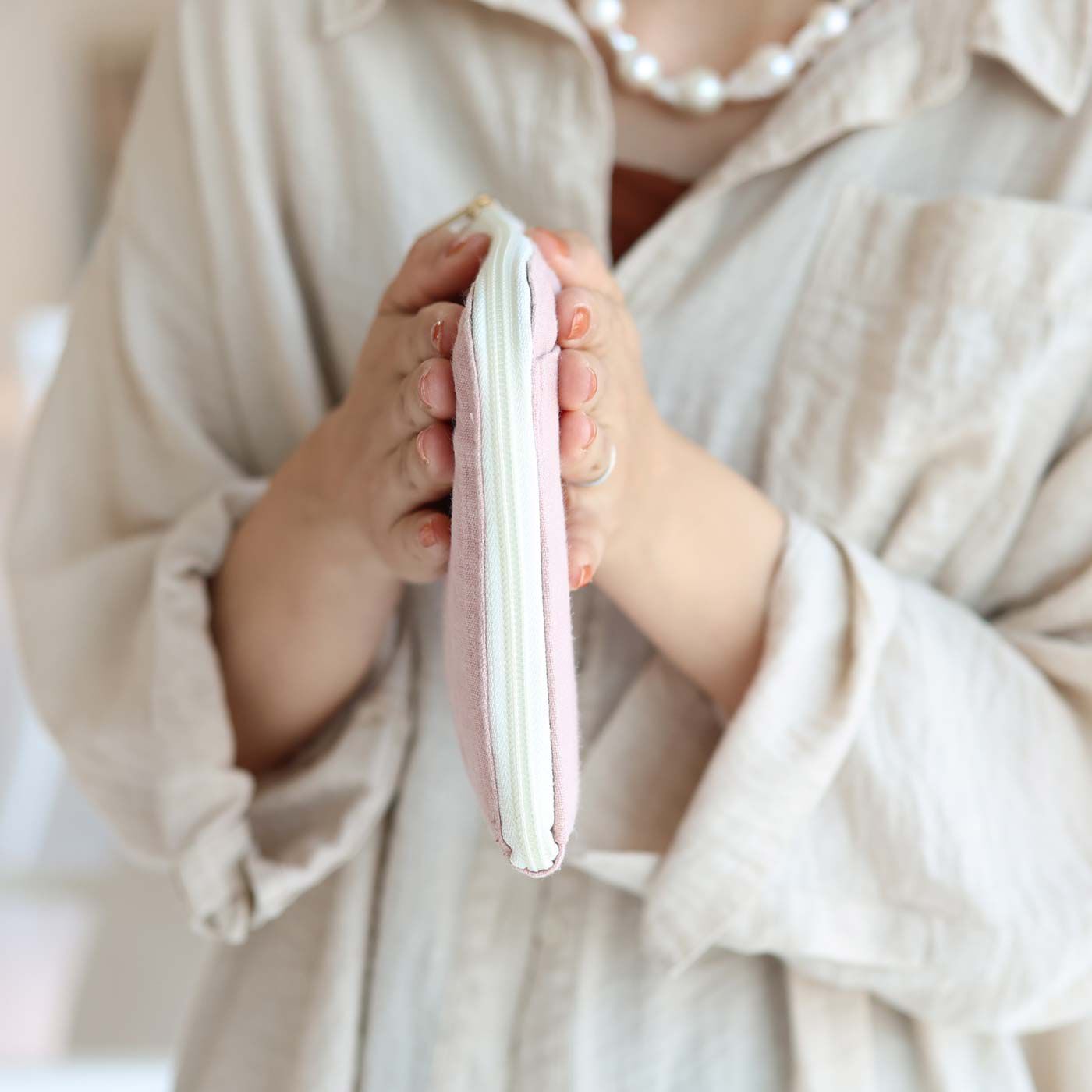 FELISSIMO Mama|Moredde　ジャバラポケットで仕分け上手　軽くてスリムな母子手帳ケース〈ベージュ〉|すべて入れた状態でも暑さ3cm程度！スリムでかばんの中でかさばりません。 ※写真は別色です。